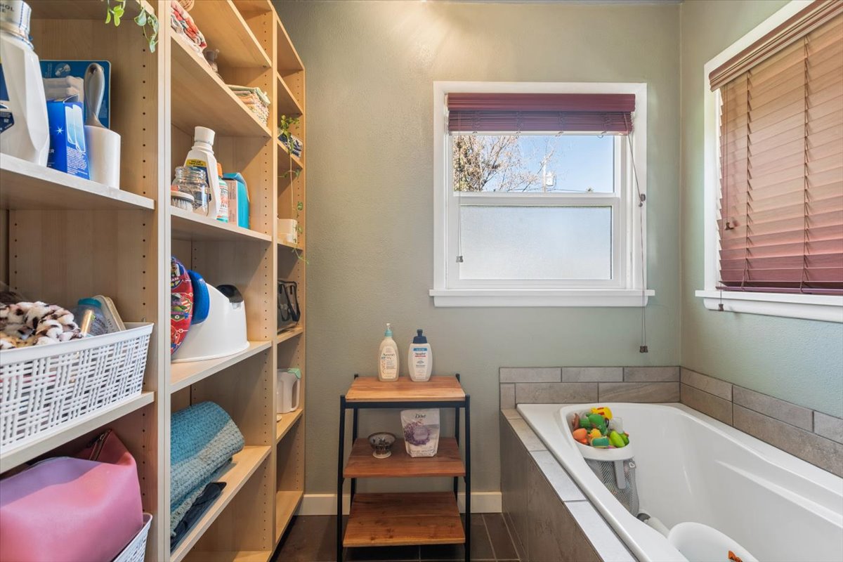 836 3rd Avenue W Property Photo 22