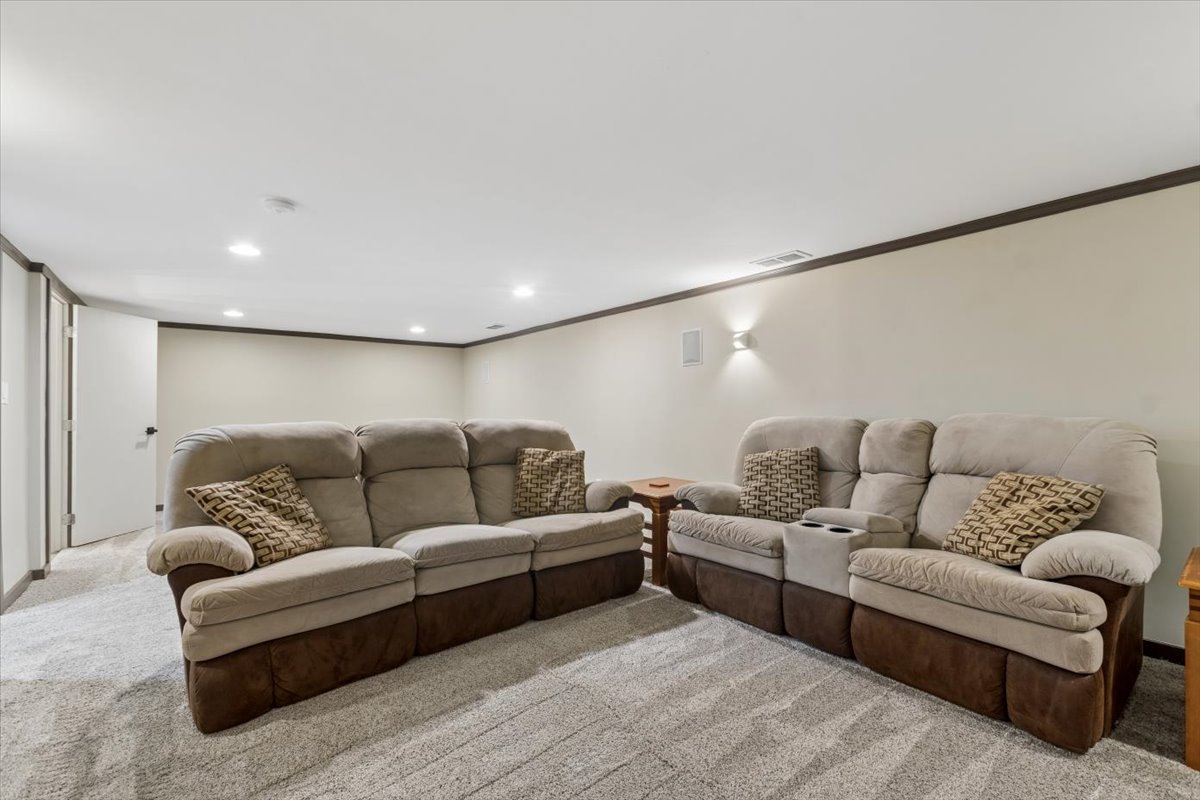 836 3rd Avenue W Property Photo 32