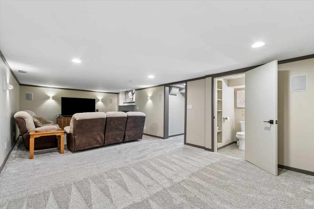836 3rd Avenue W Property Photo 33