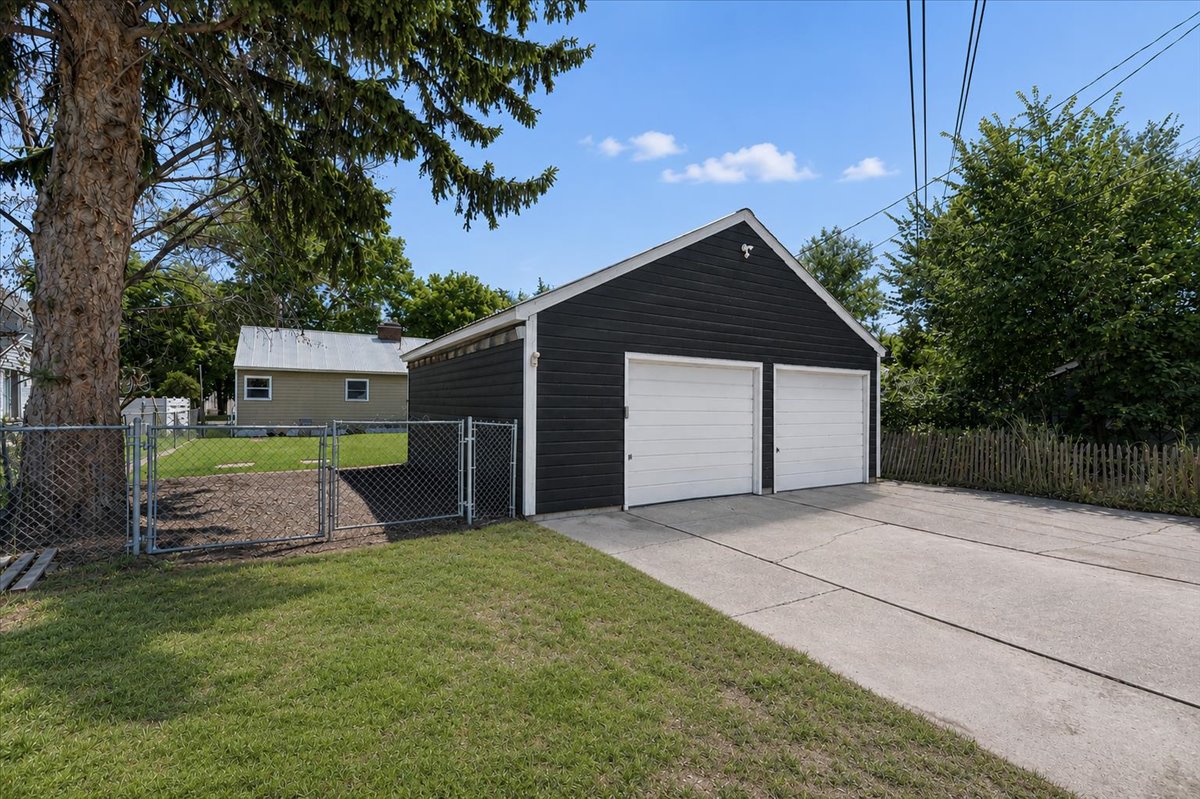 836 3rd Avenue W Property Photo 41