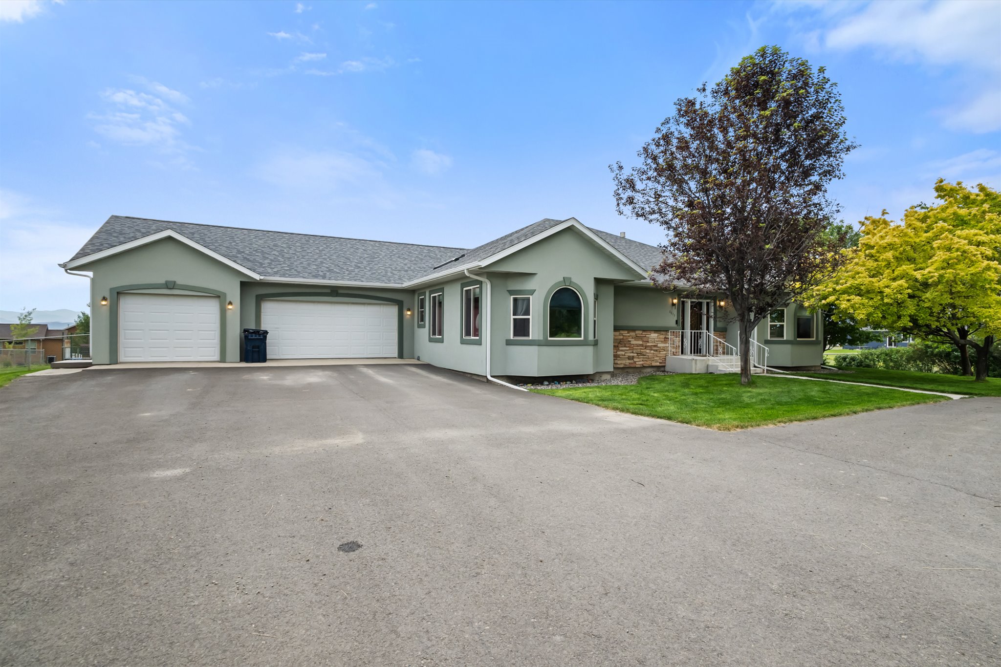 6875 Scratchgravel Drive Property Photo 4
