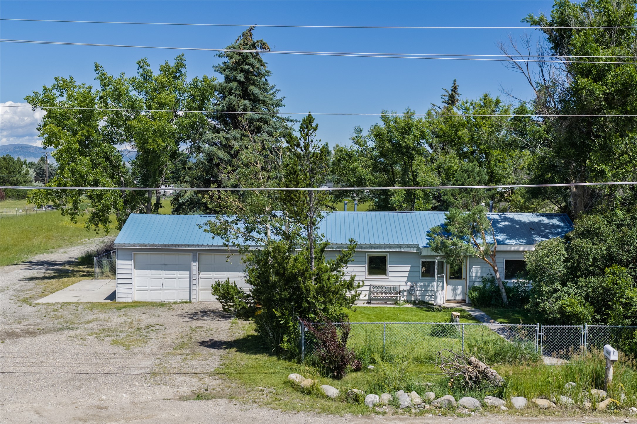 1110 Sierra Road W Property Photo 2