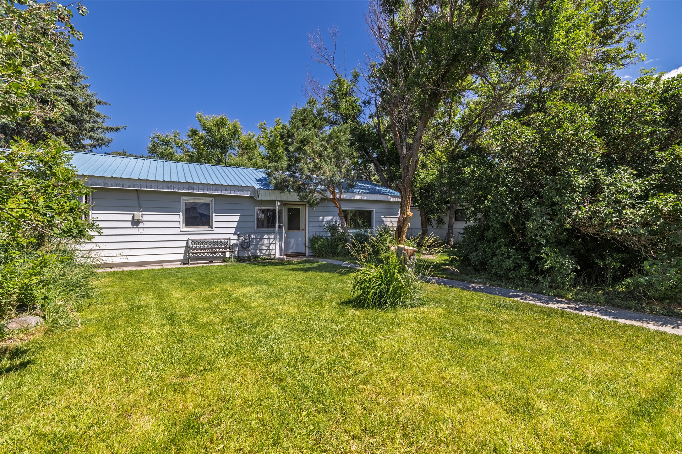 1110 Sierra Road W Property Photo 4