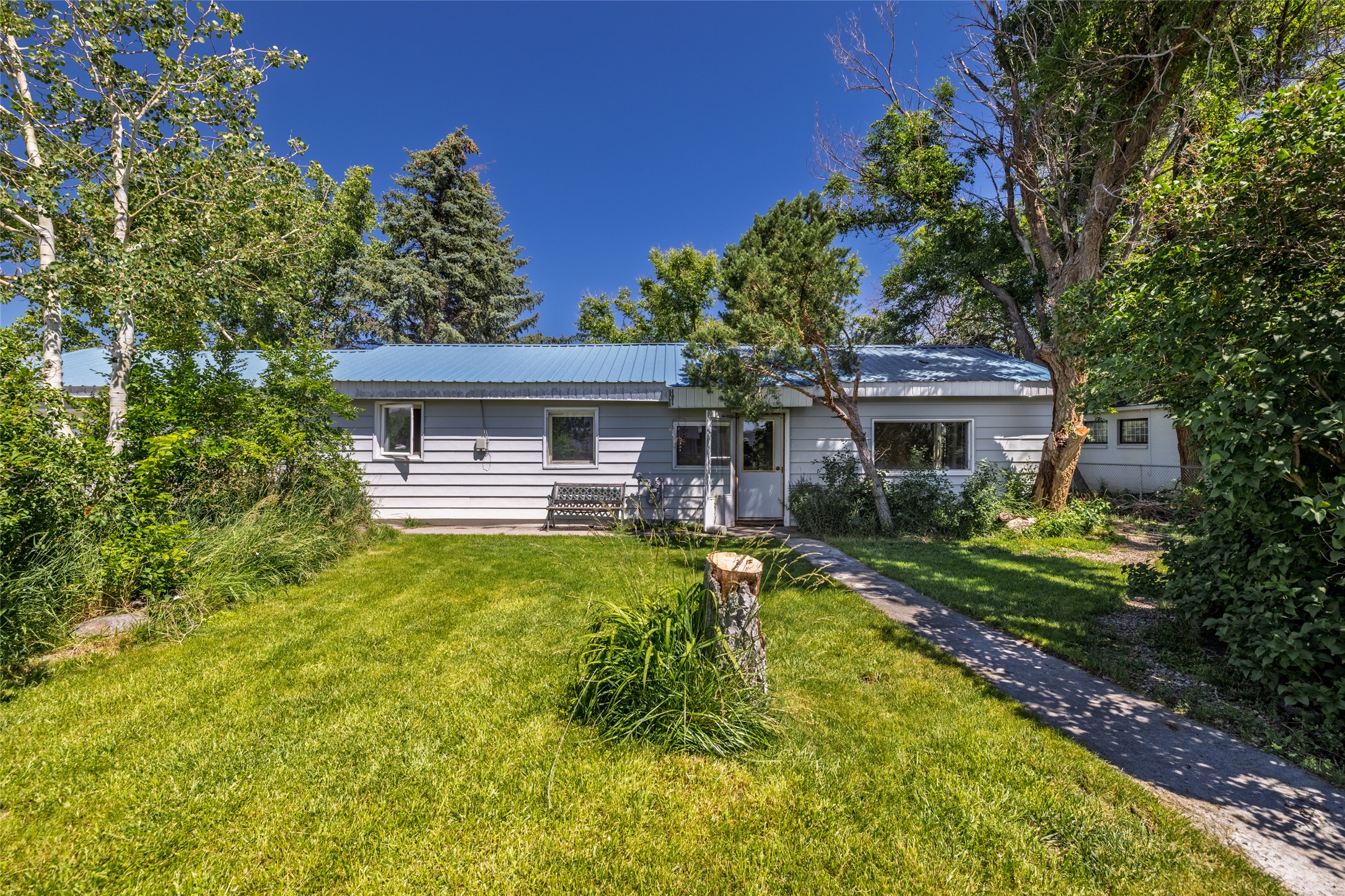 1110 Sierra Road W Property Photo 5
