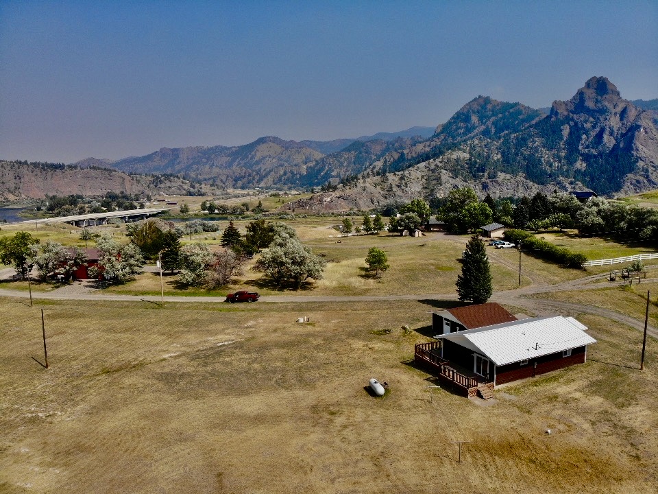 6 Meadowlark Square Property Photo 1