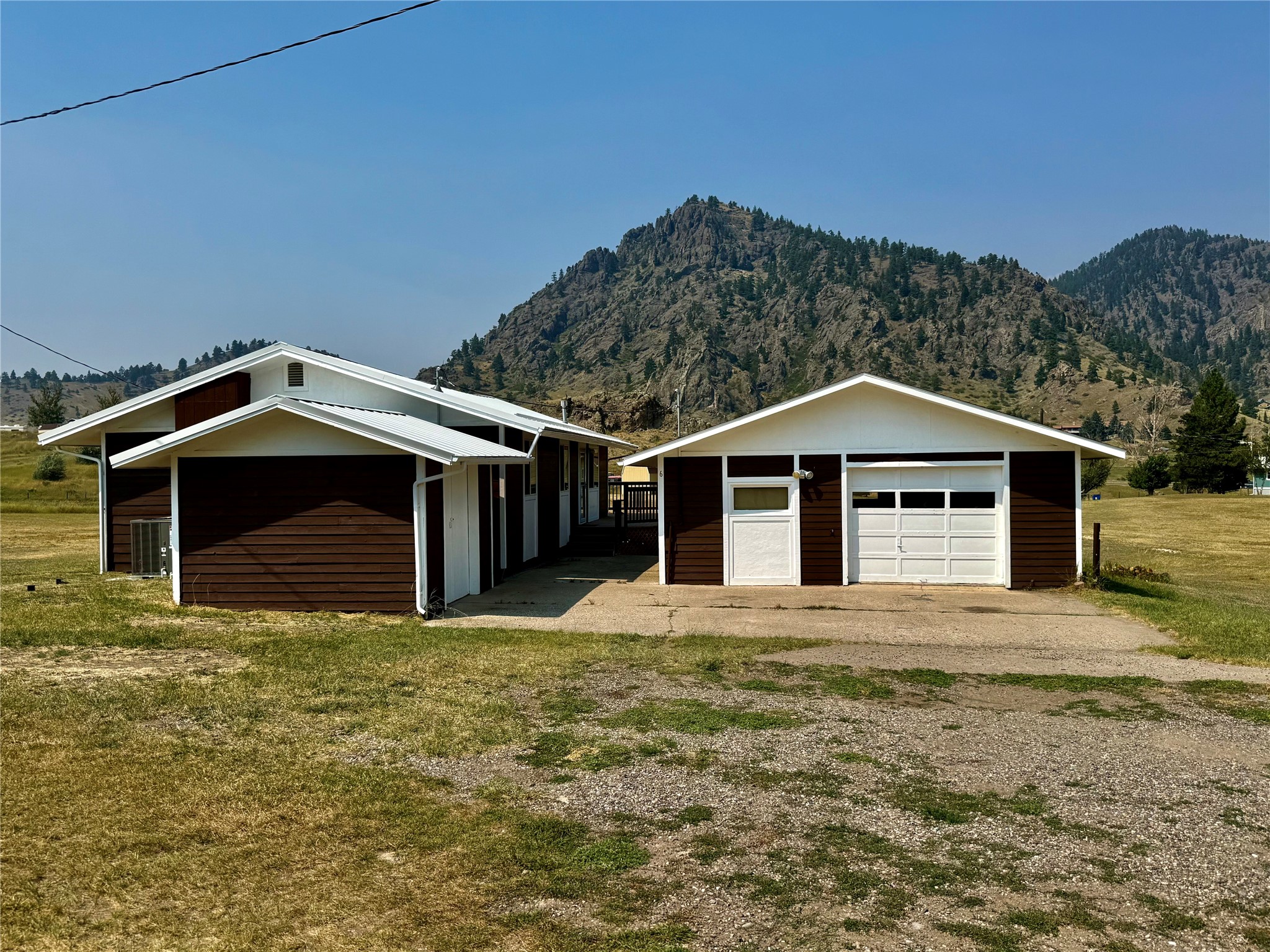 6 Meadowlark Square Property Photo 4