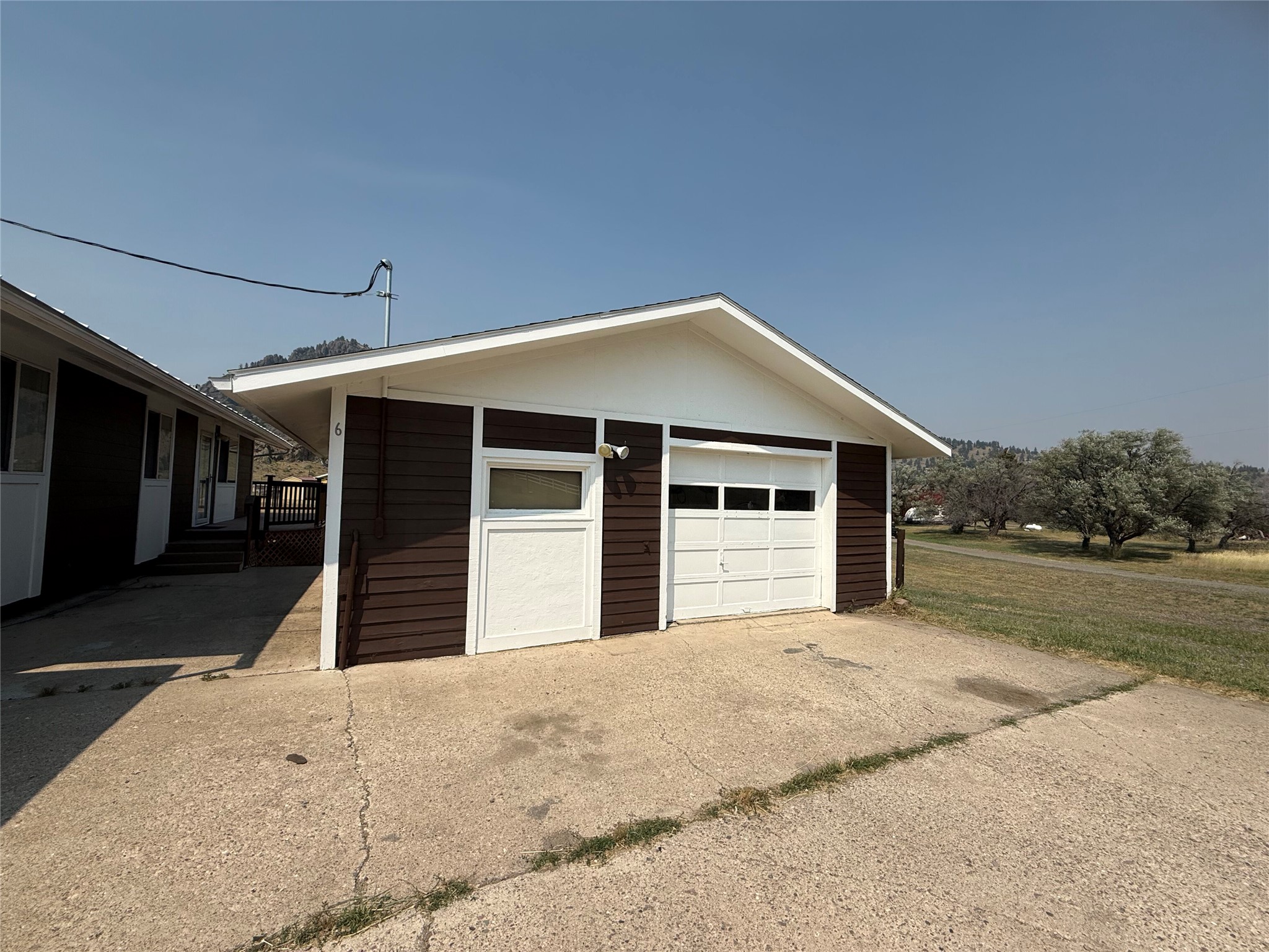 6 Meadowlark Square Property Photo 5