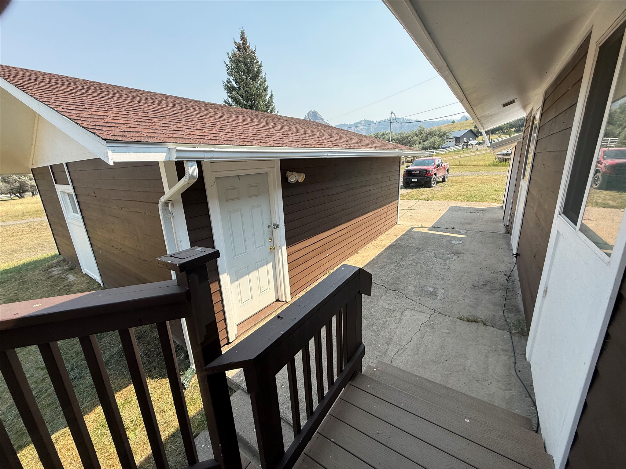 6 Meadowlark Square Property Photo 9