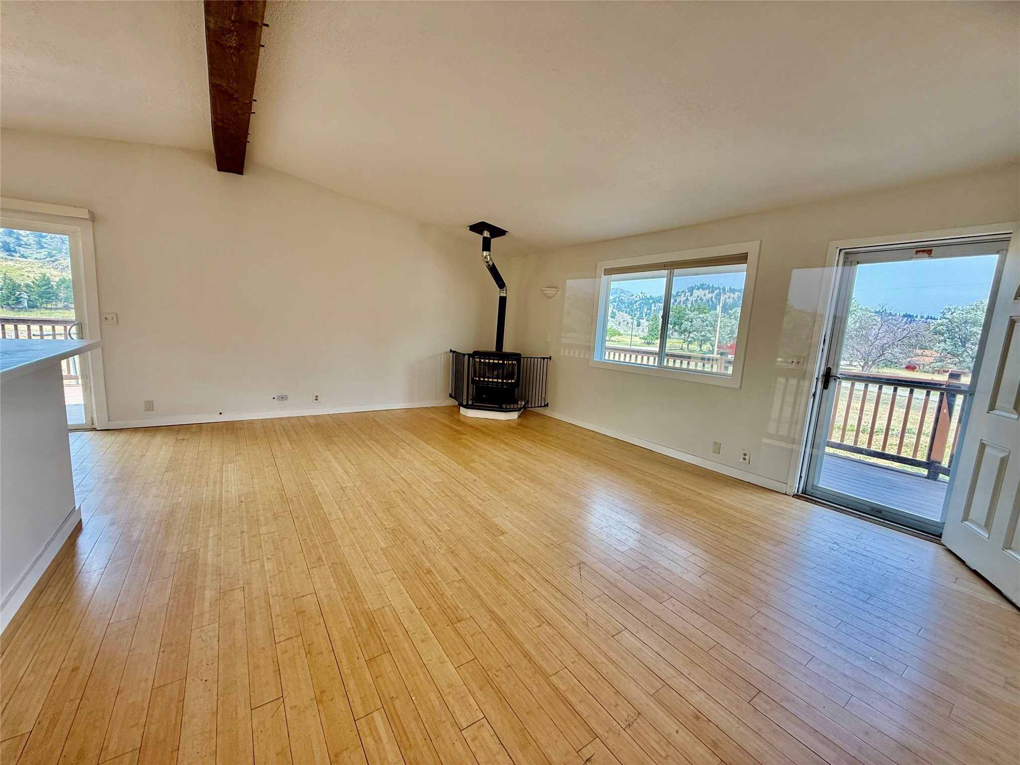 6 Meadowlark Square Property Photo 10