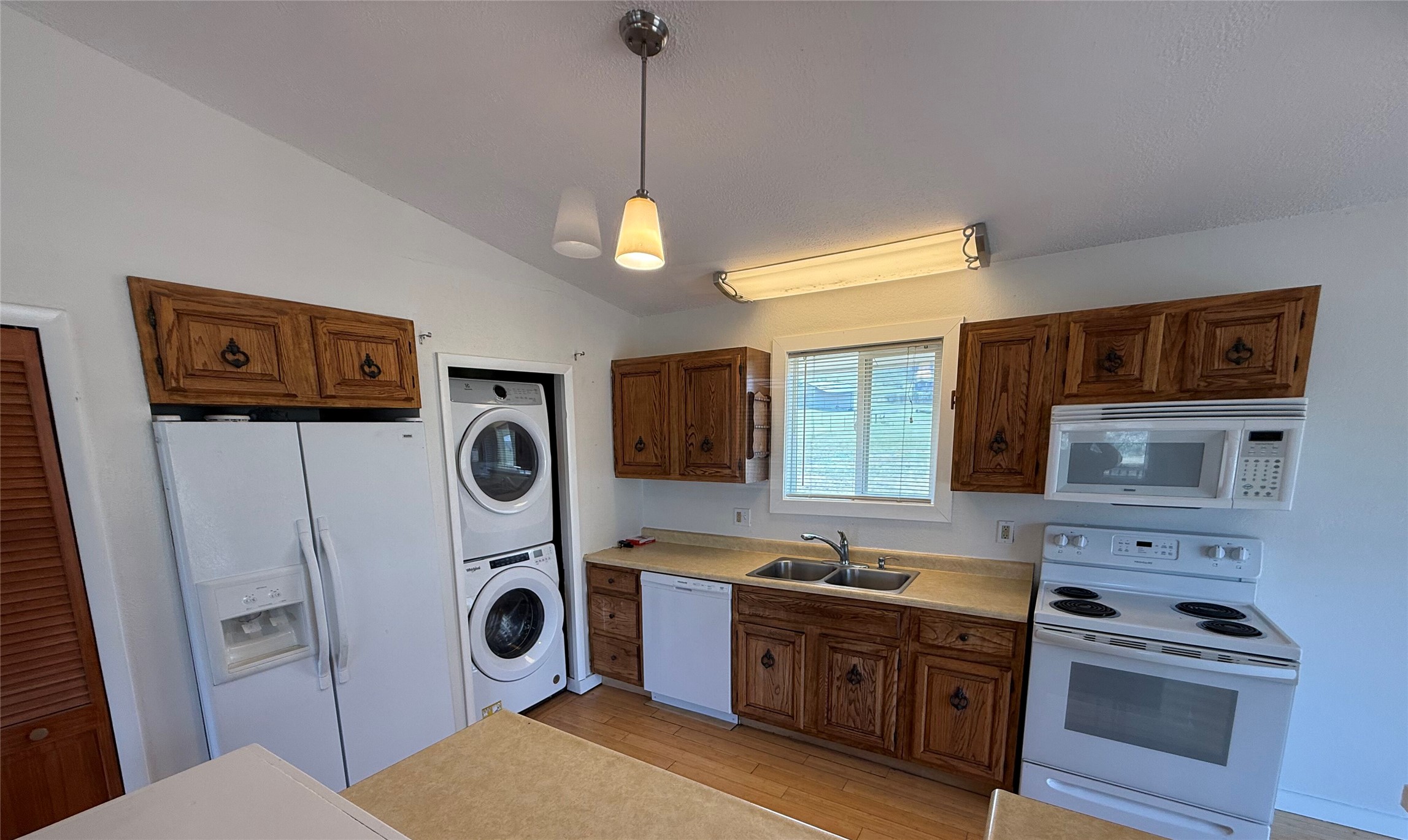 6 Meadowlark Square Property Photo 17