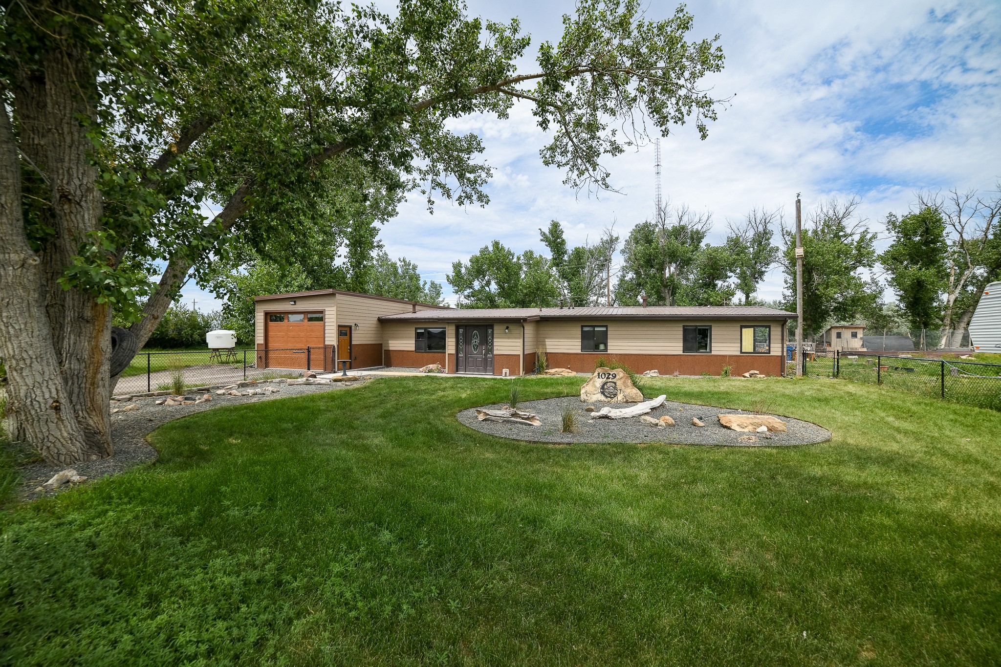 1029 Suburban Drive Property Photo 1