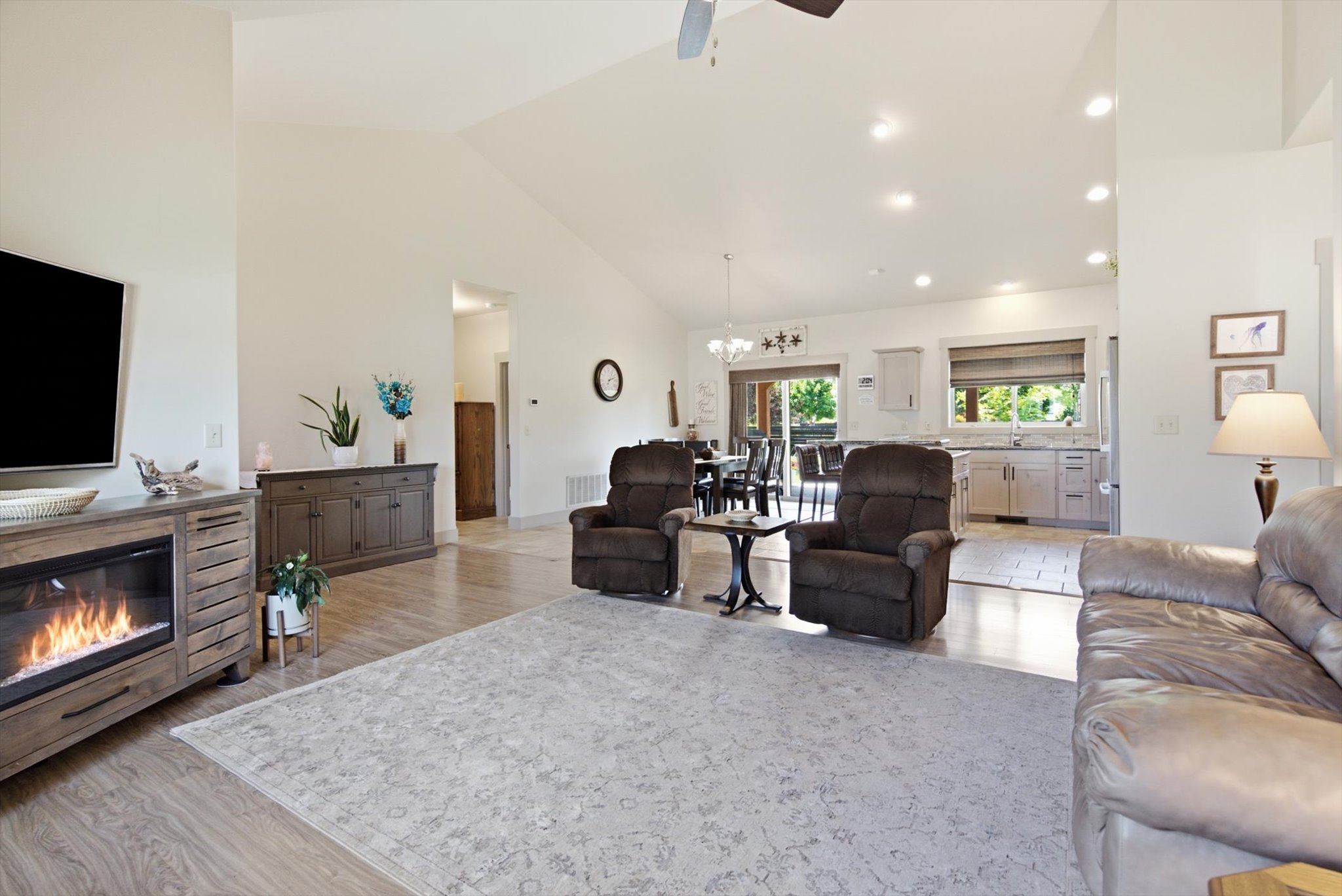 150 Lazy Creek Way Property Photo 2