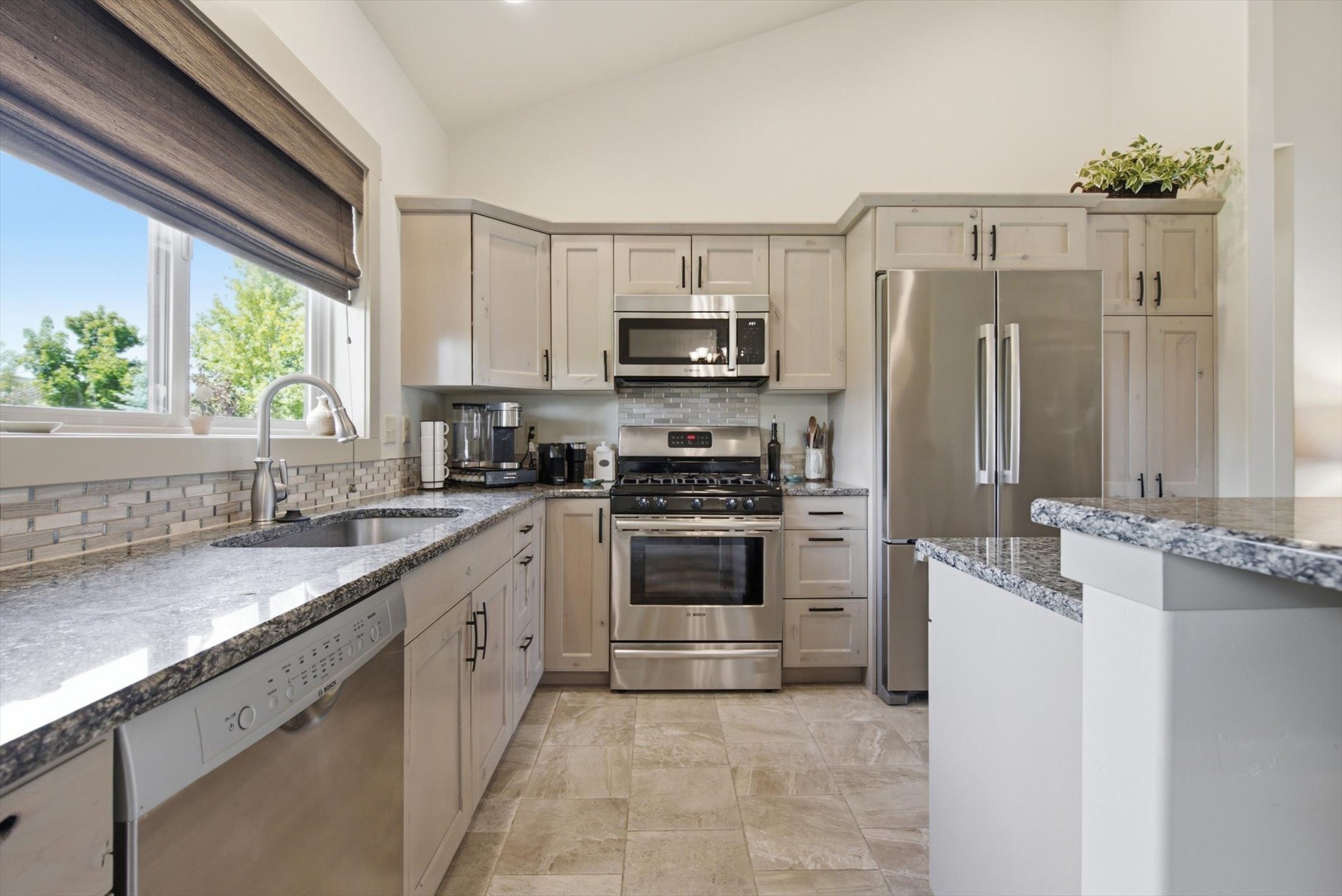 150 Lazy Creek Way Property Photo 7