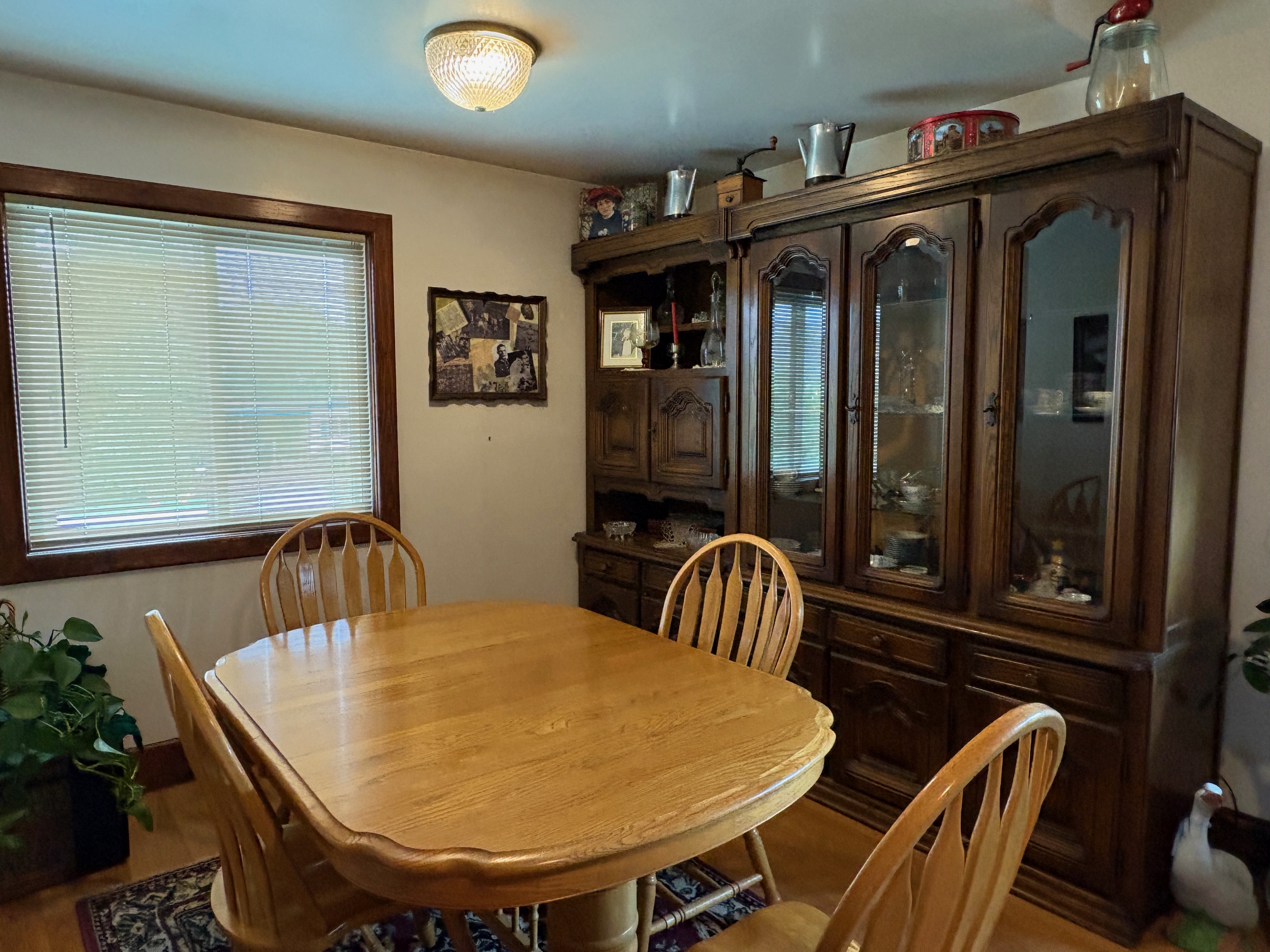 1136 E Glendale Street Property Photo 3