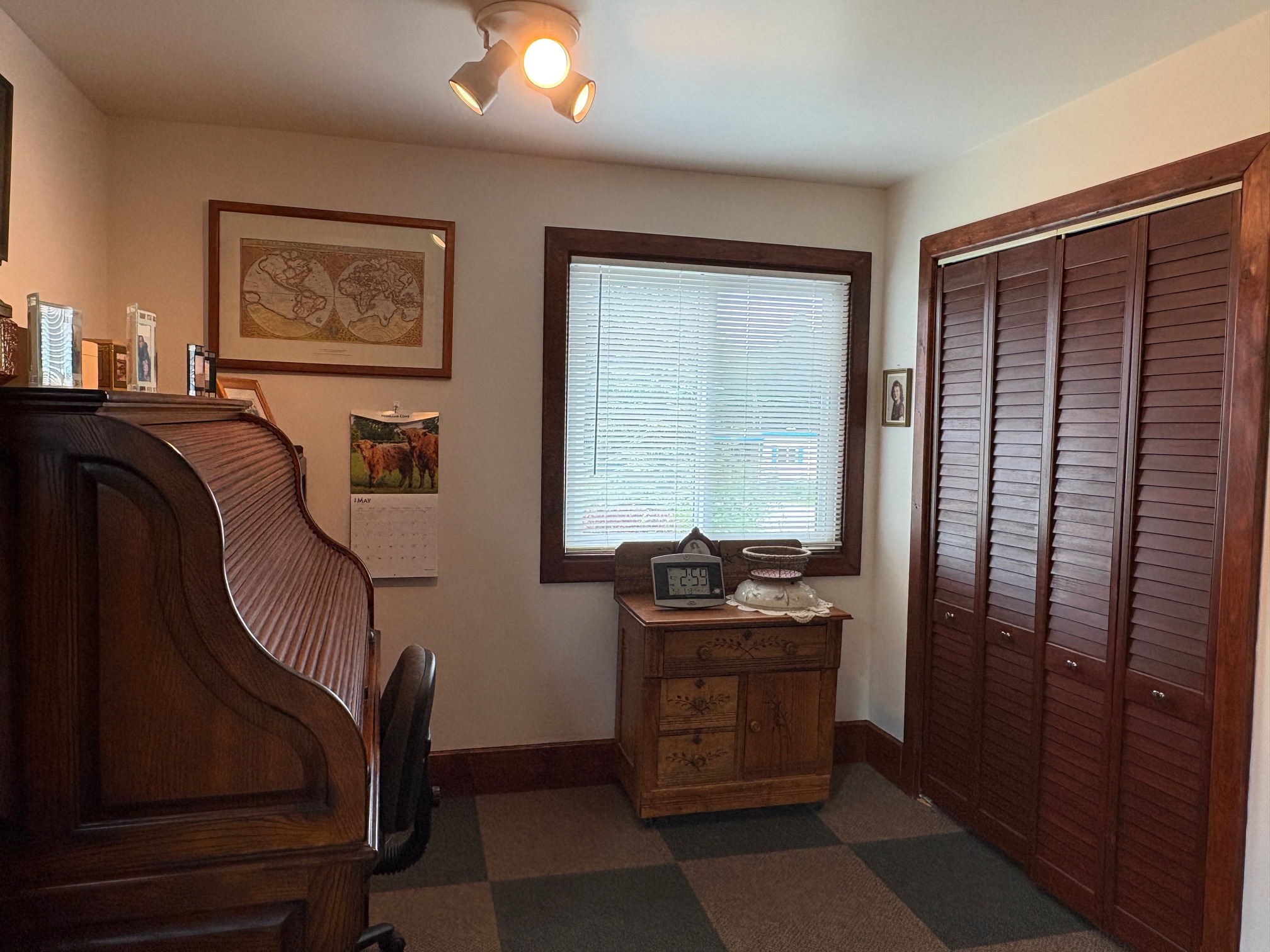 1136 E Glendale Street Property Photo 15