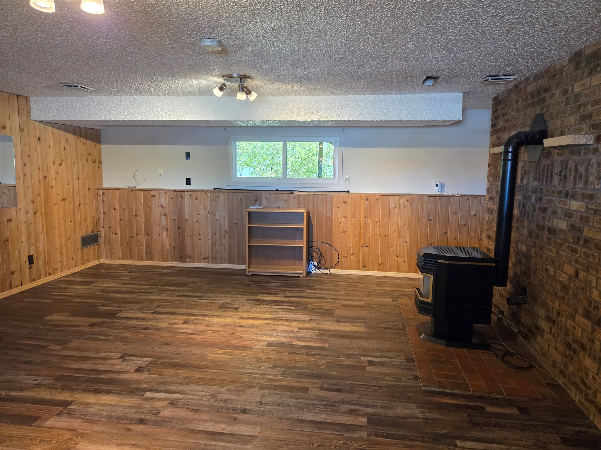 2310 Continental Drive Property Photo 10