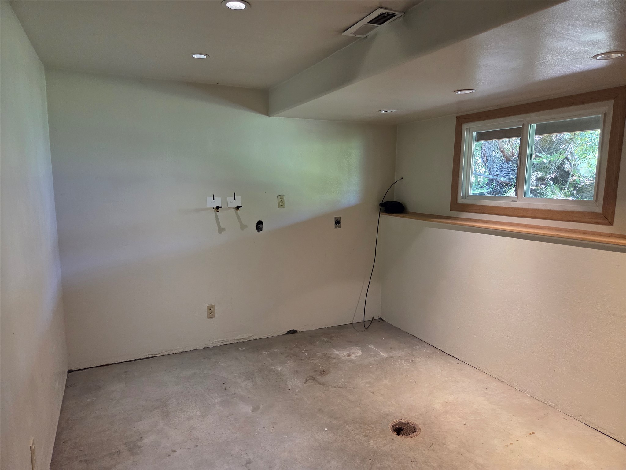 2310 Continental Drive Property Photo 11