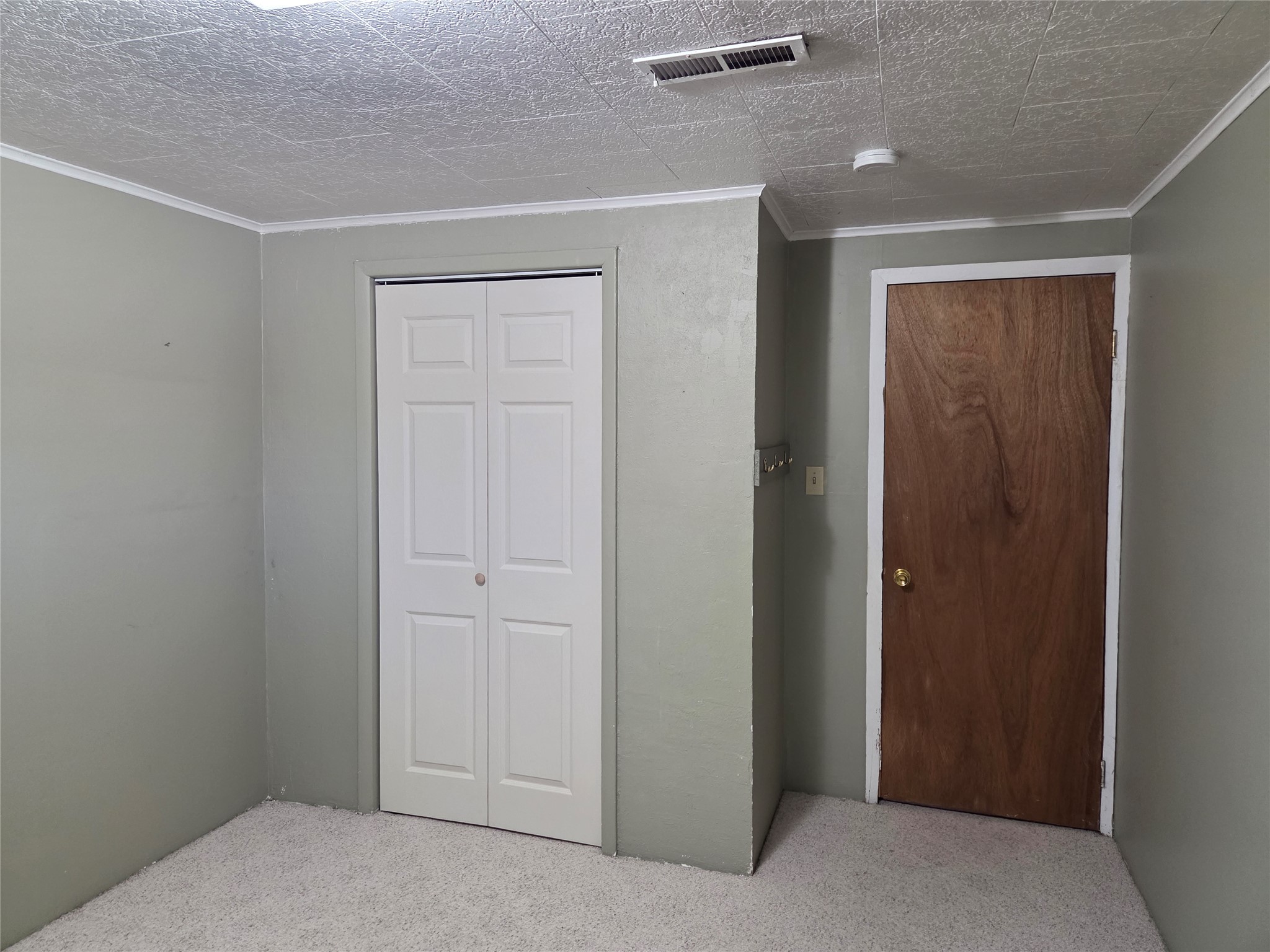 2310 Continental Drive Property Photo 14