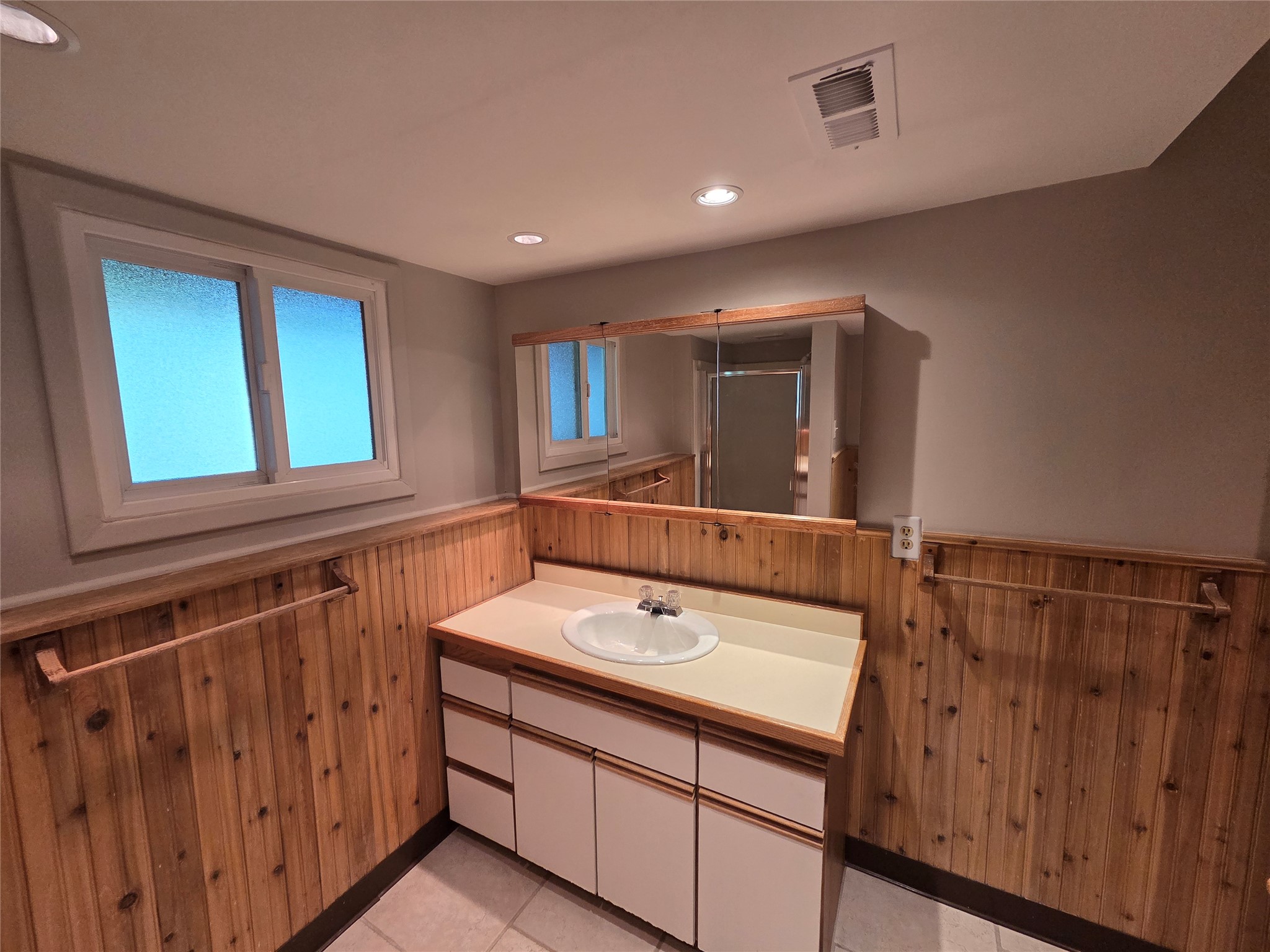 2310 Continental Drive Property Photo 16