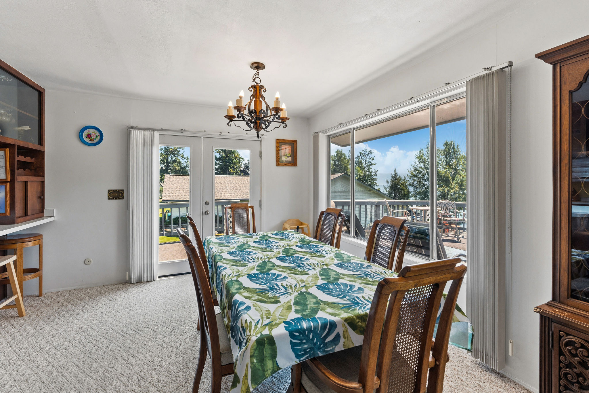 205 Lakeshore Drive Property Photo 9