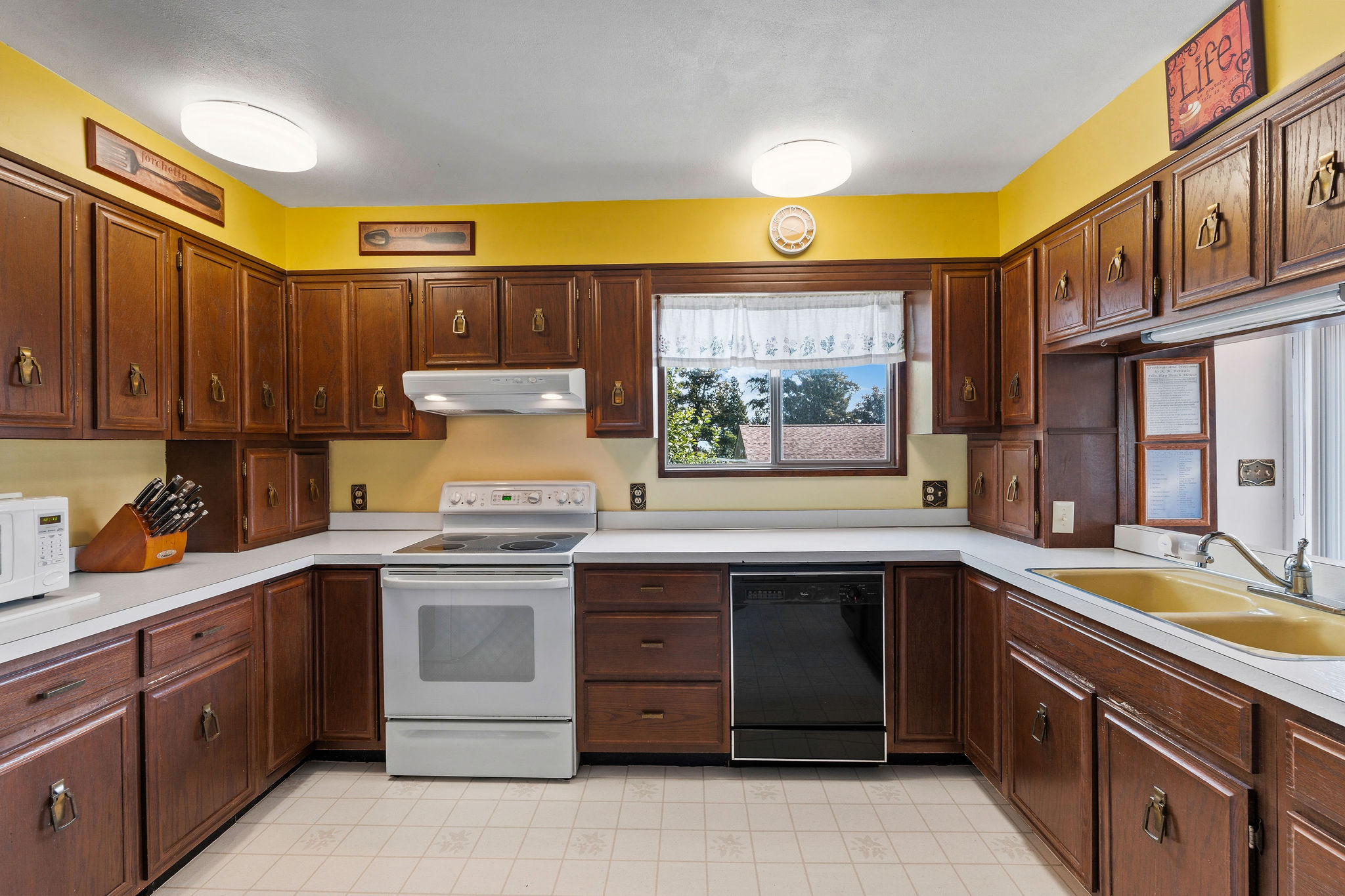 205 Lakeshore Drive Property Photo 12