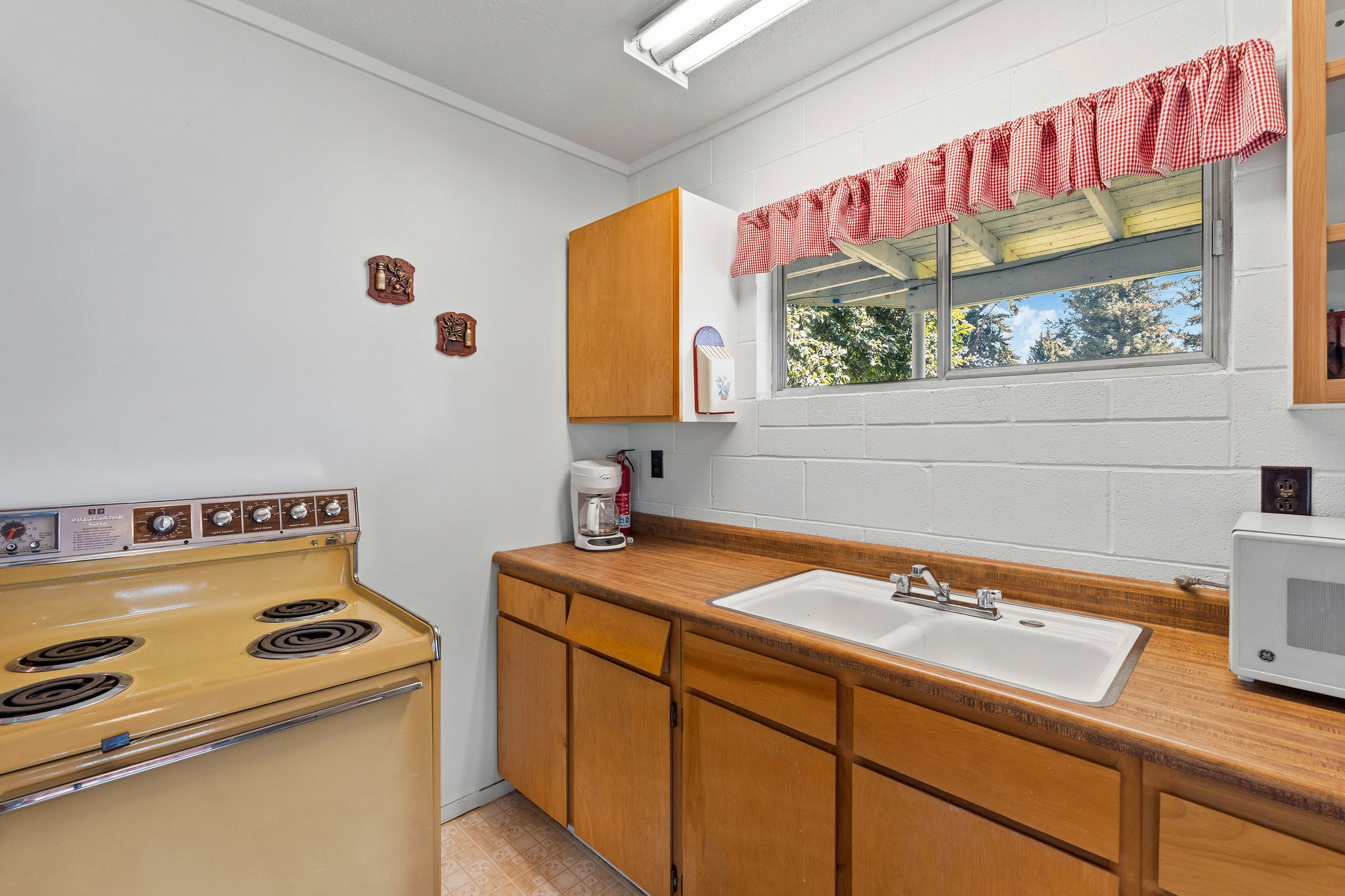 205 Lakeshore Drive Property Photo 23