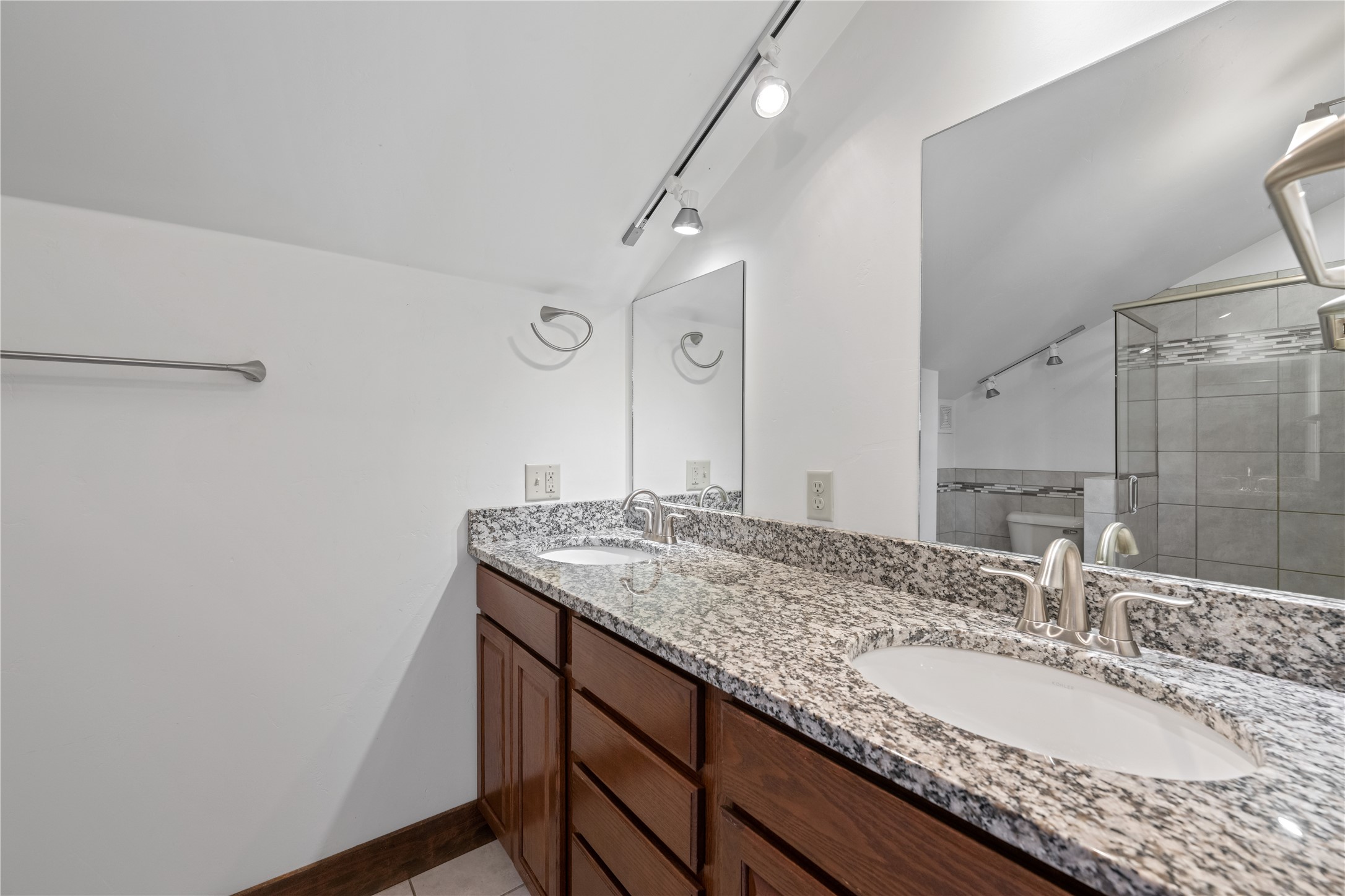 1135 Steele Street Property Photo 38