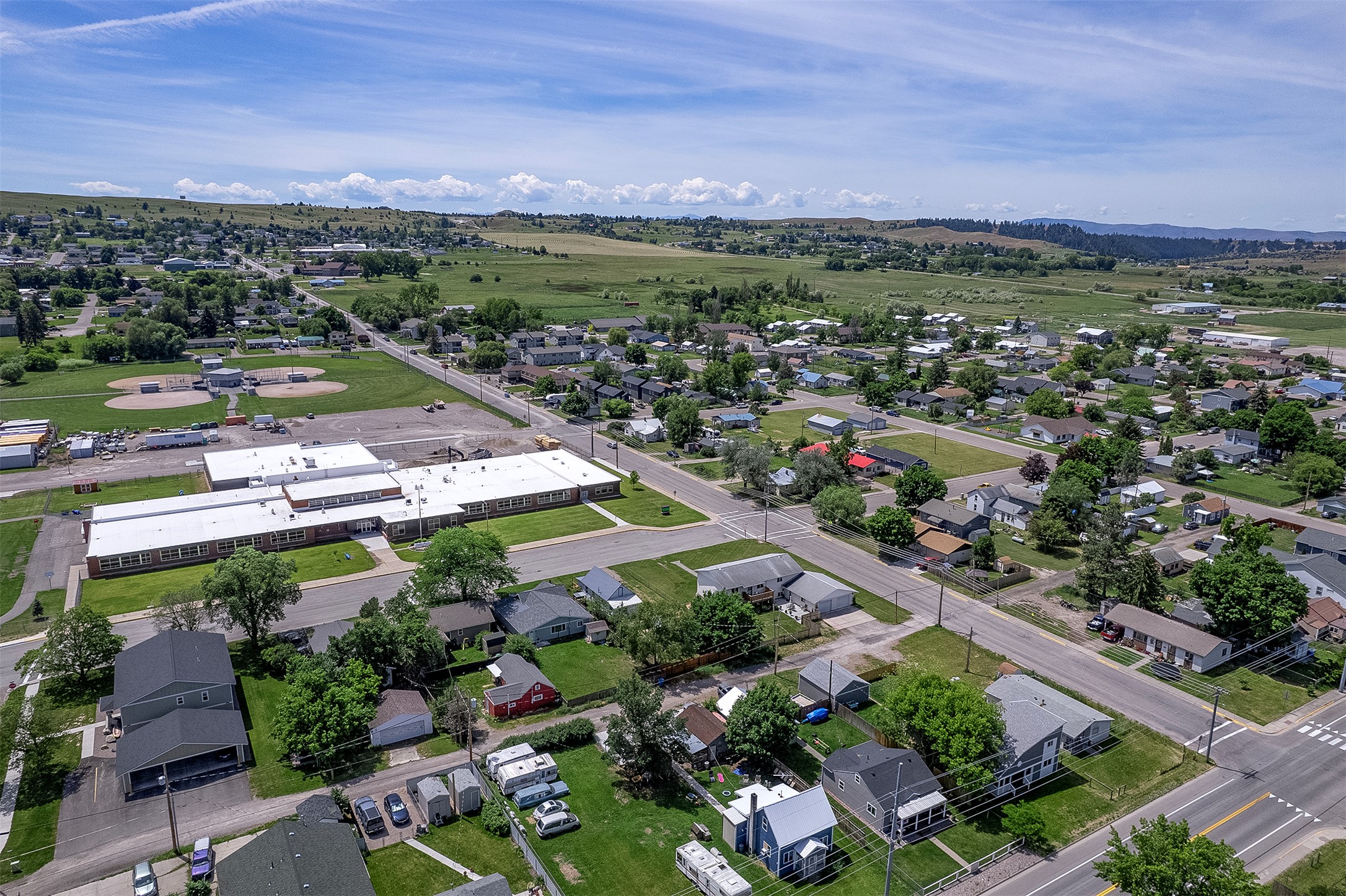 114 8th Avenue W Property Photo 4