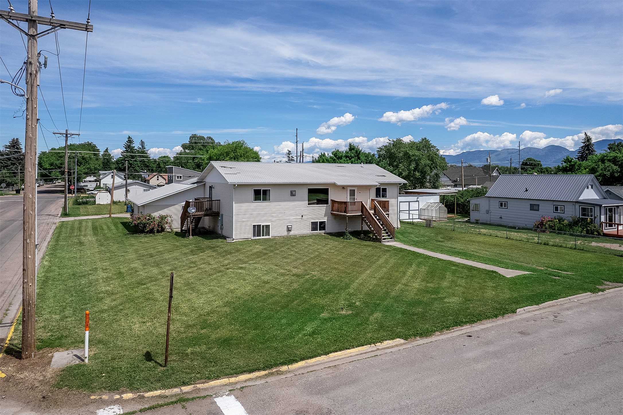 114 8th Avenue W Property Photo 7