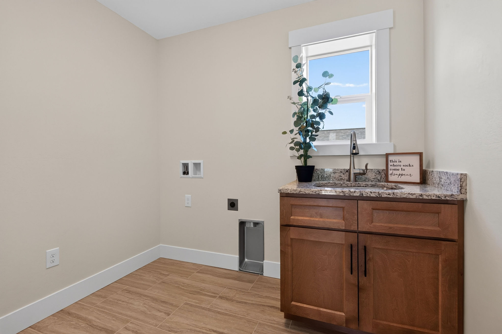 2925 Travis Avenue Property Photo 25