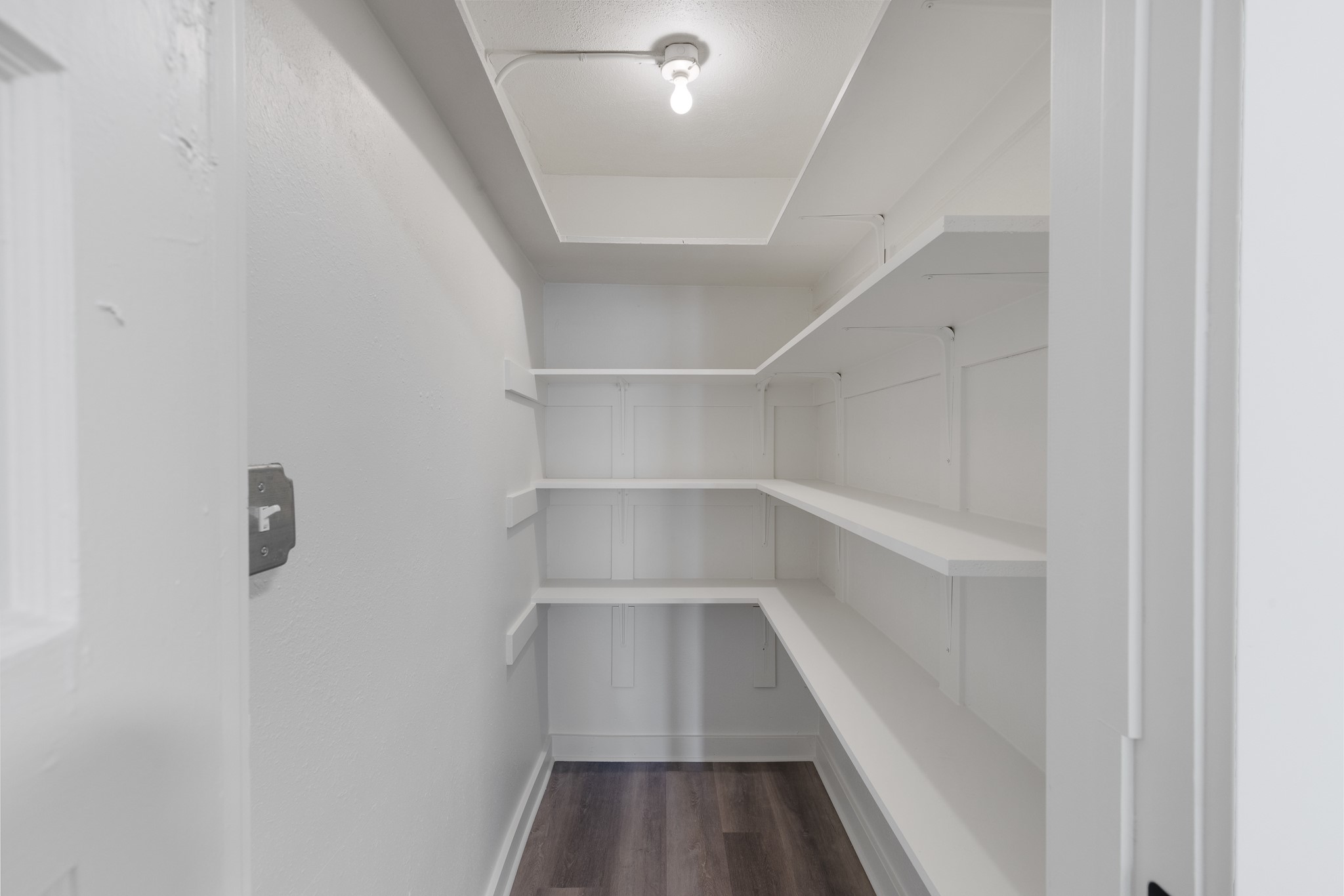 925 W Woolman Street Property Photo 10