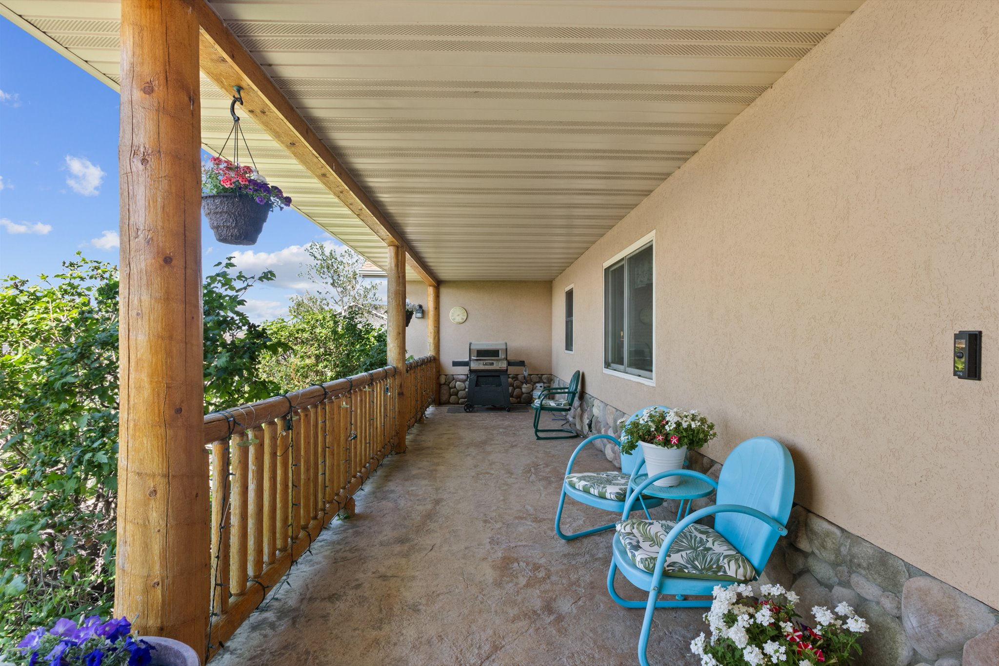 4561 Hillcrest Court Property Photo 6