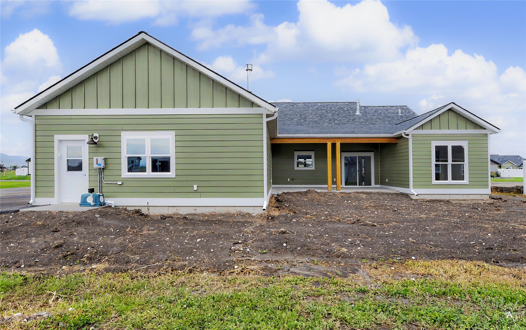 7175 Jenroe Drive Property Photo 4