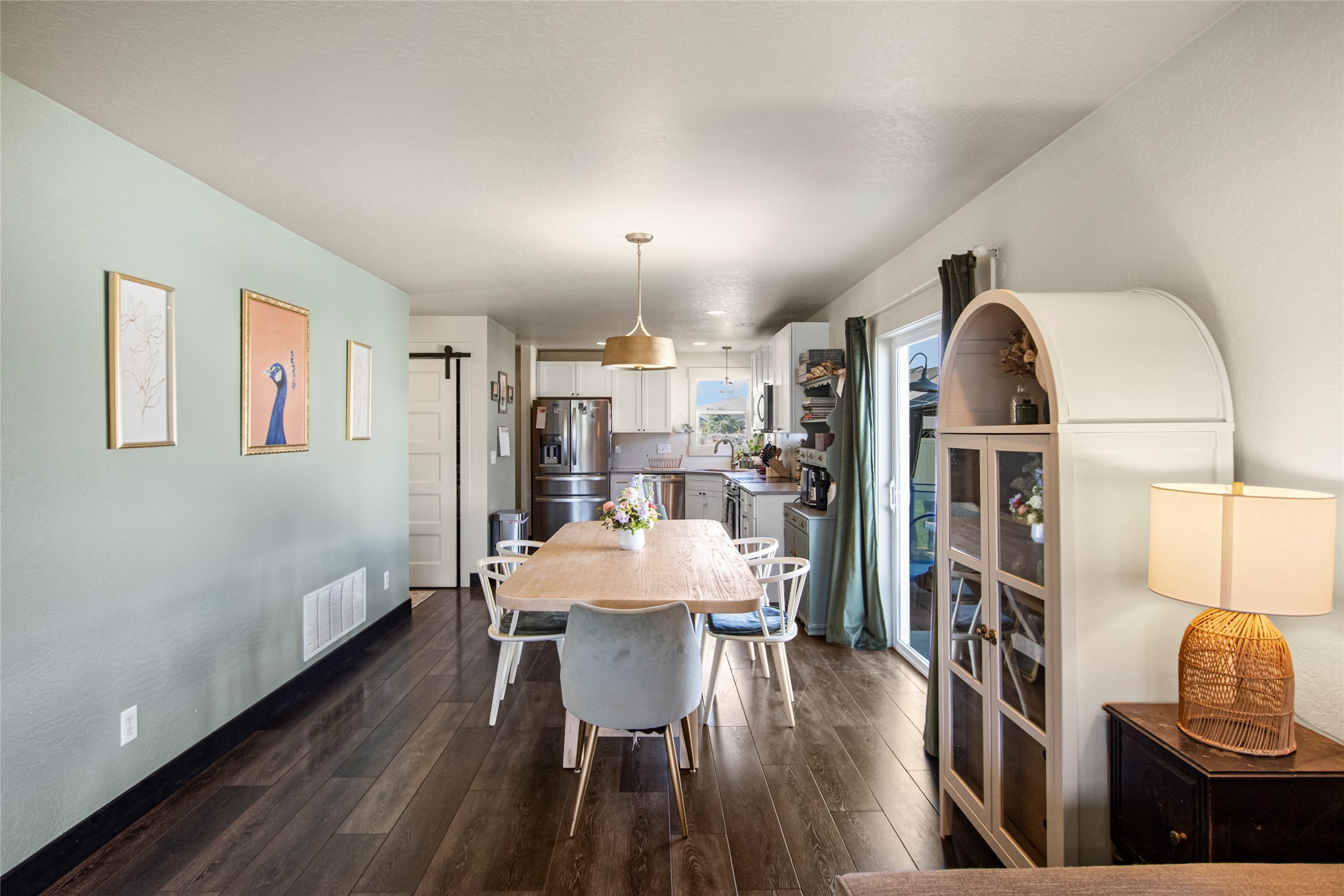 1004 N Camas Lane Property Photo 4