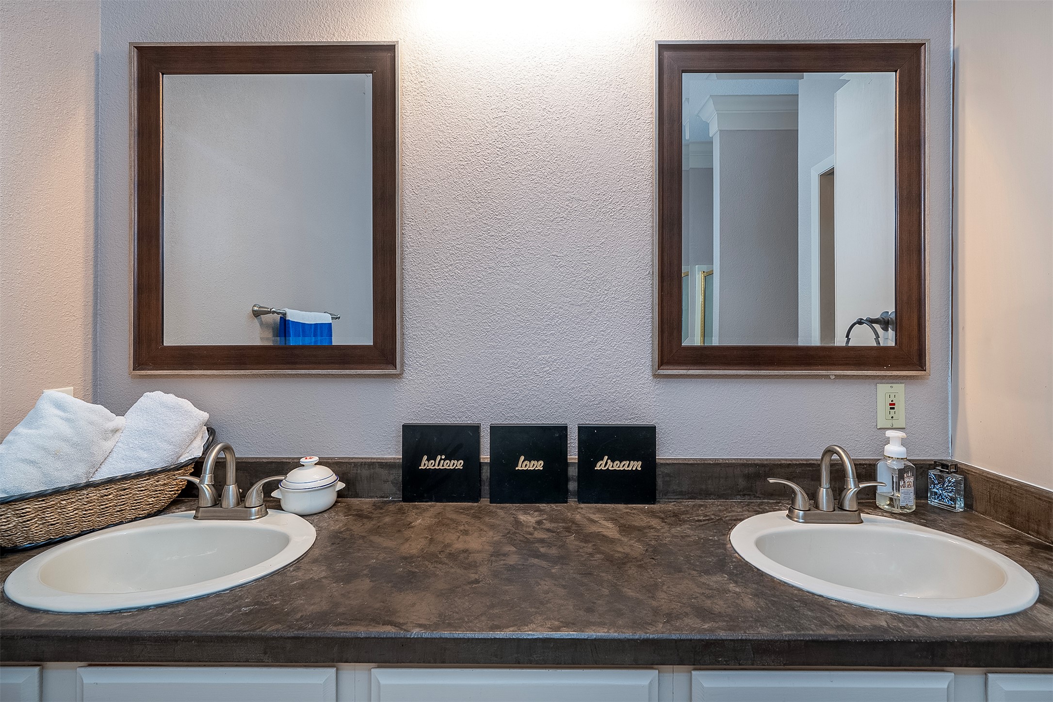 140 Pebble Way 23 Property Photo 24