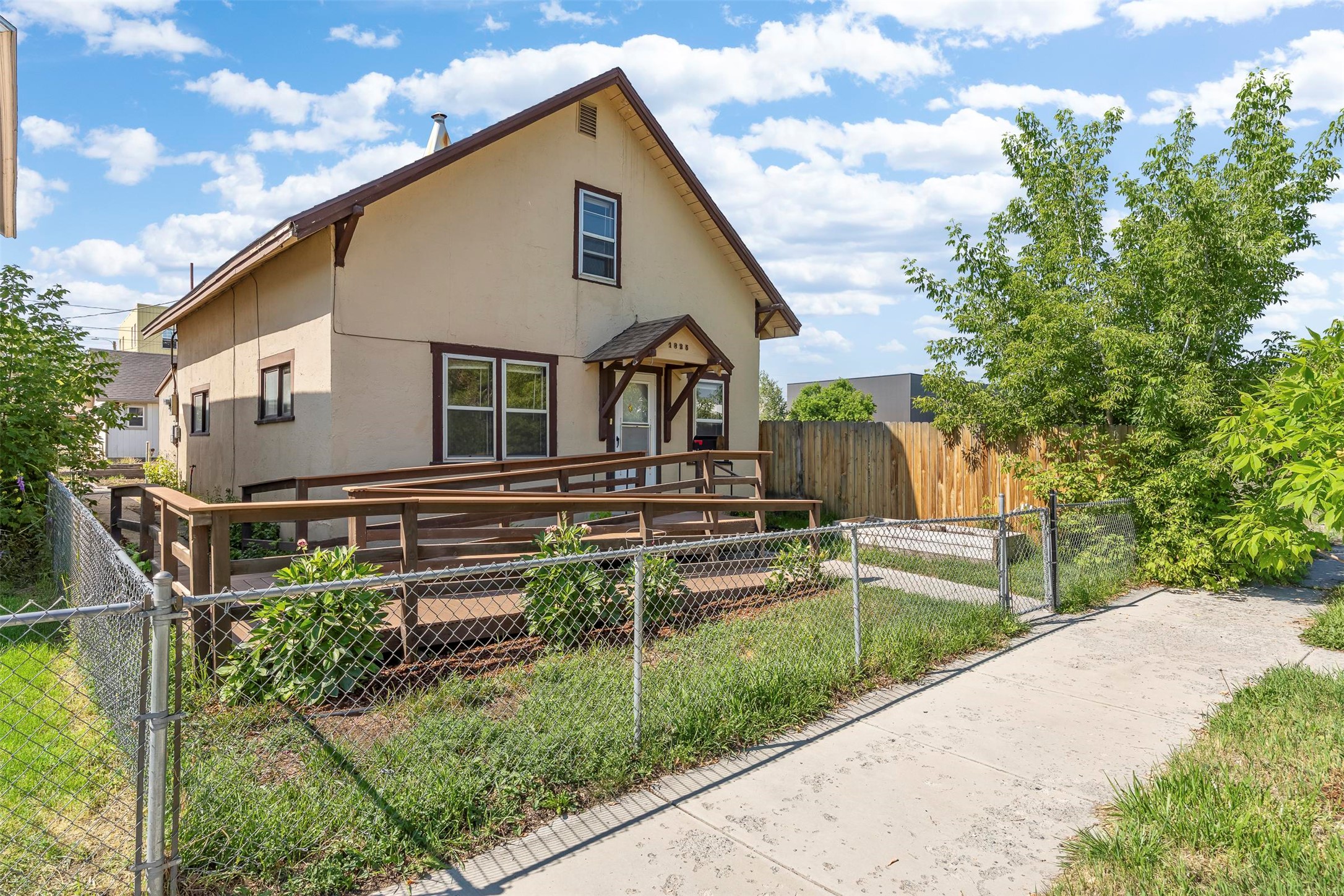 1325 E Lyndale Avenue Property Photo 1