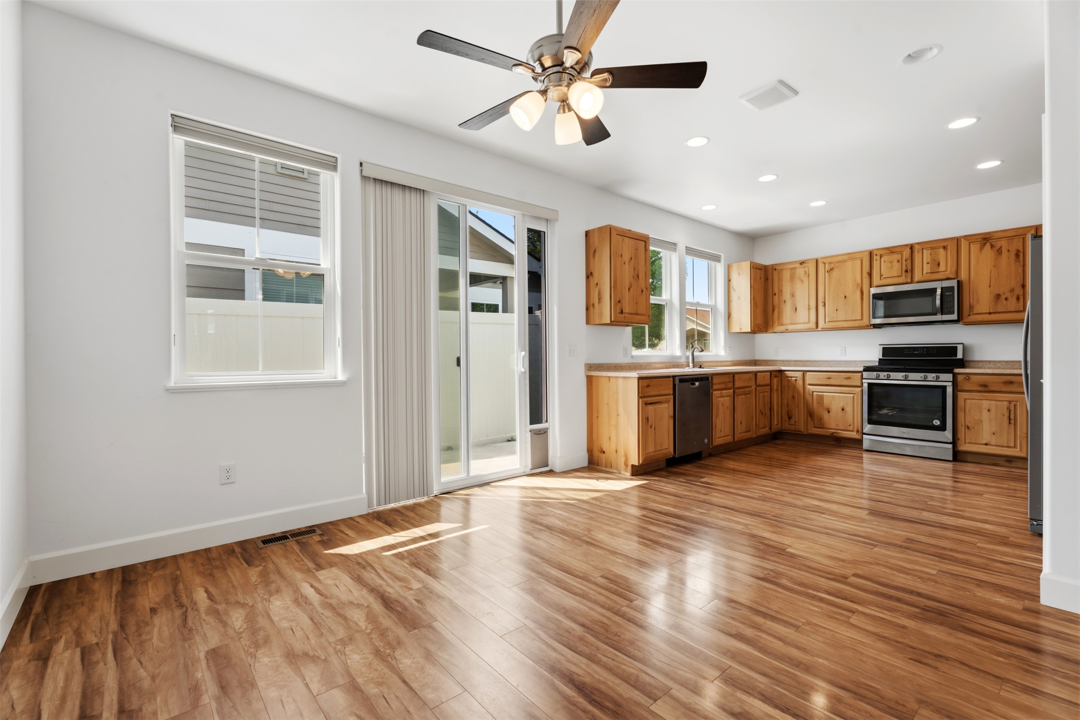 2449 Old Glory Way Property Photo 5