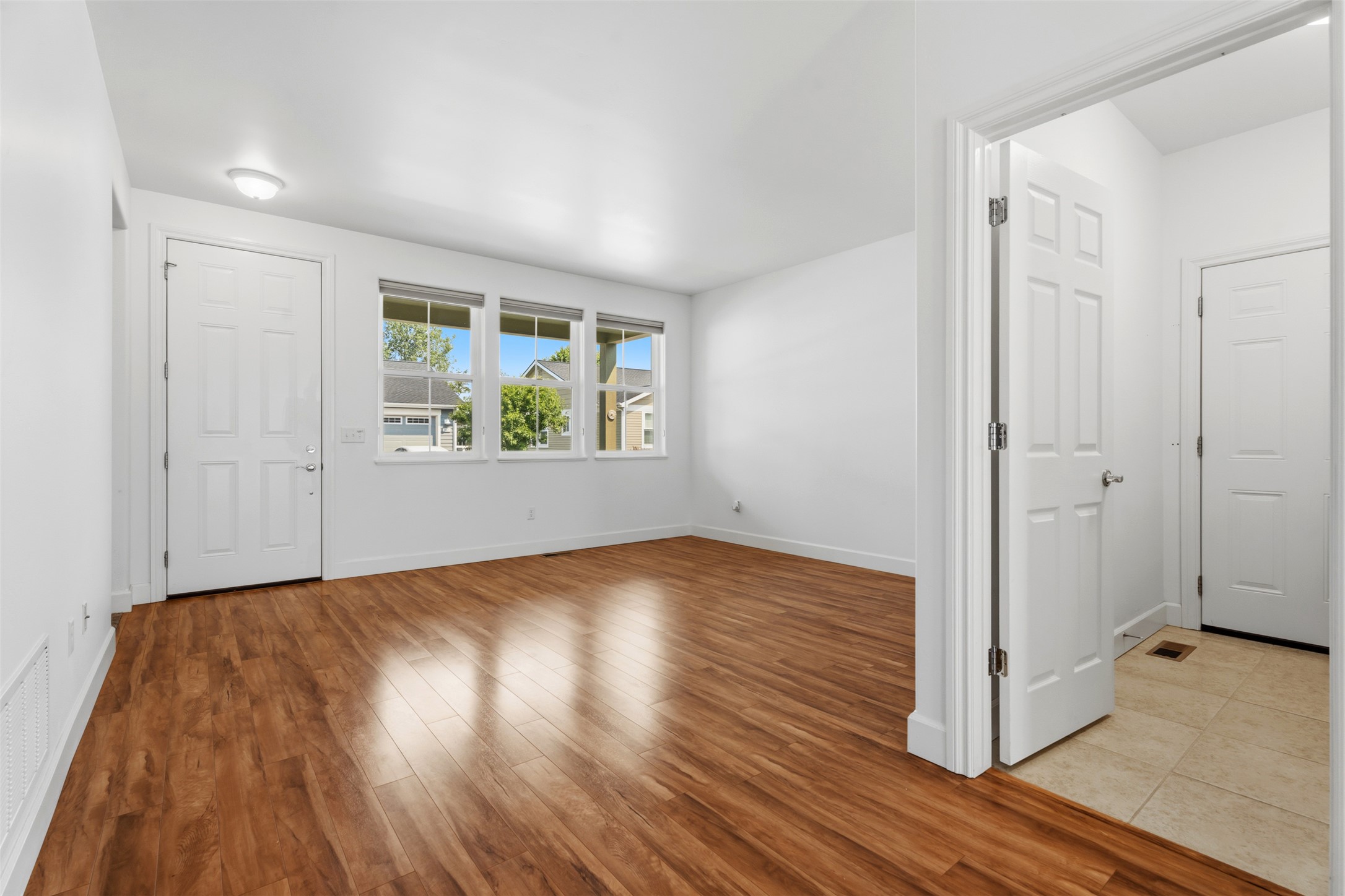 2449 Old Glory Way Property Photo 11