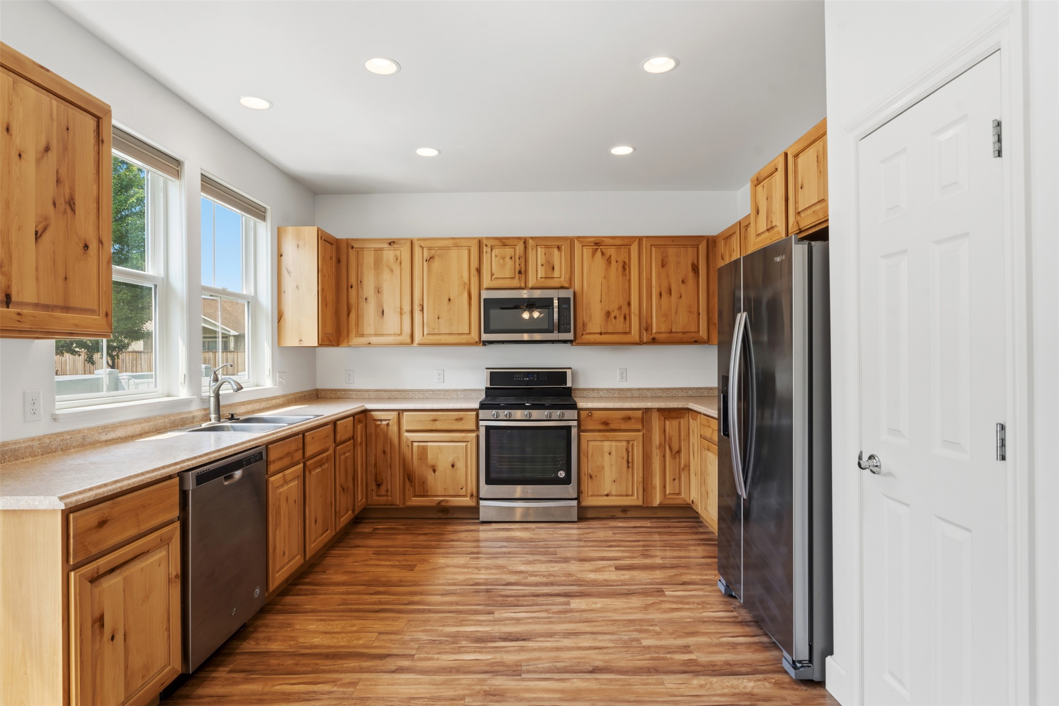 2449 Old Glory Way Property Photo 12