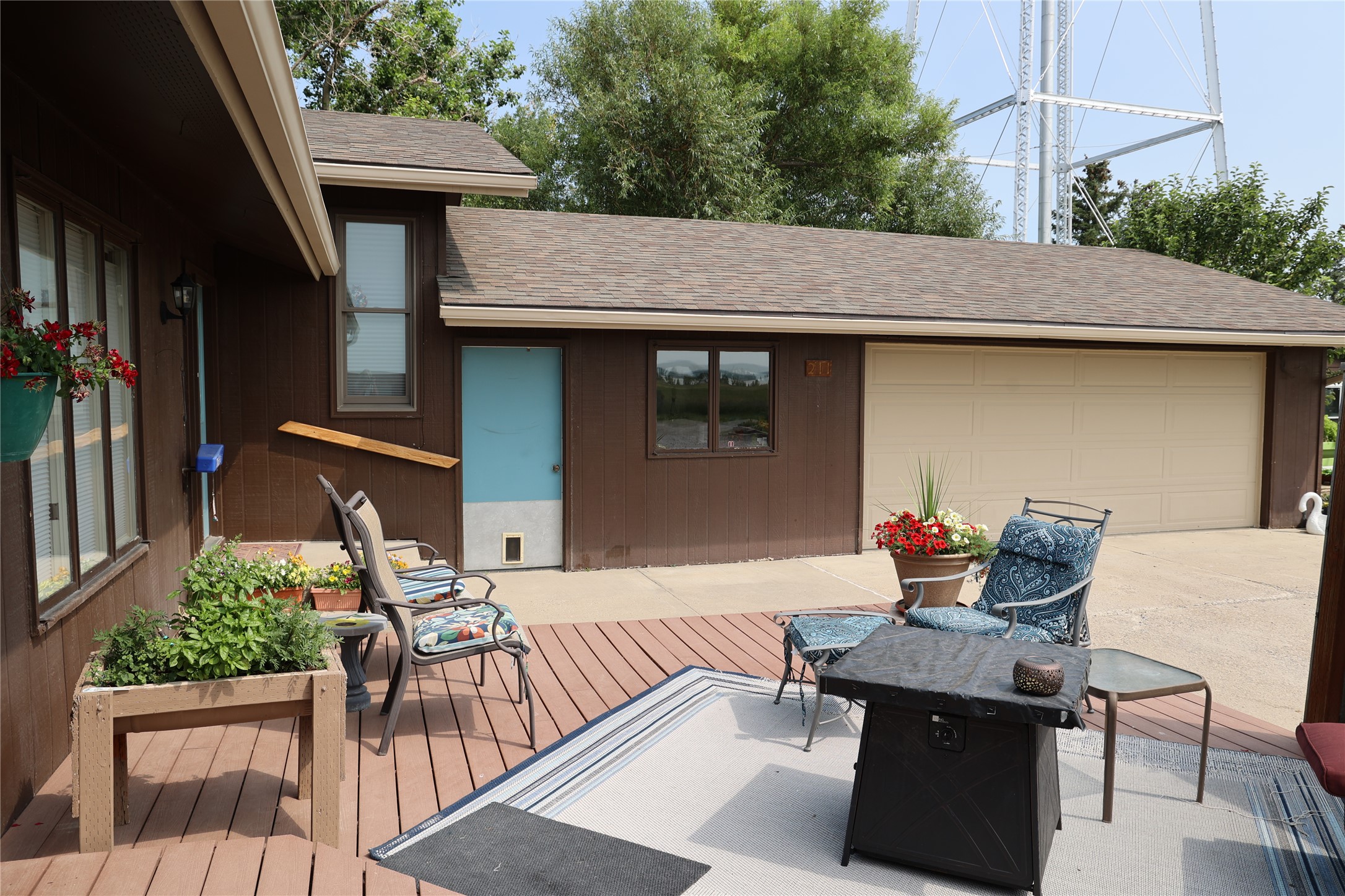 211 Illinois Avenue Property Photo 8