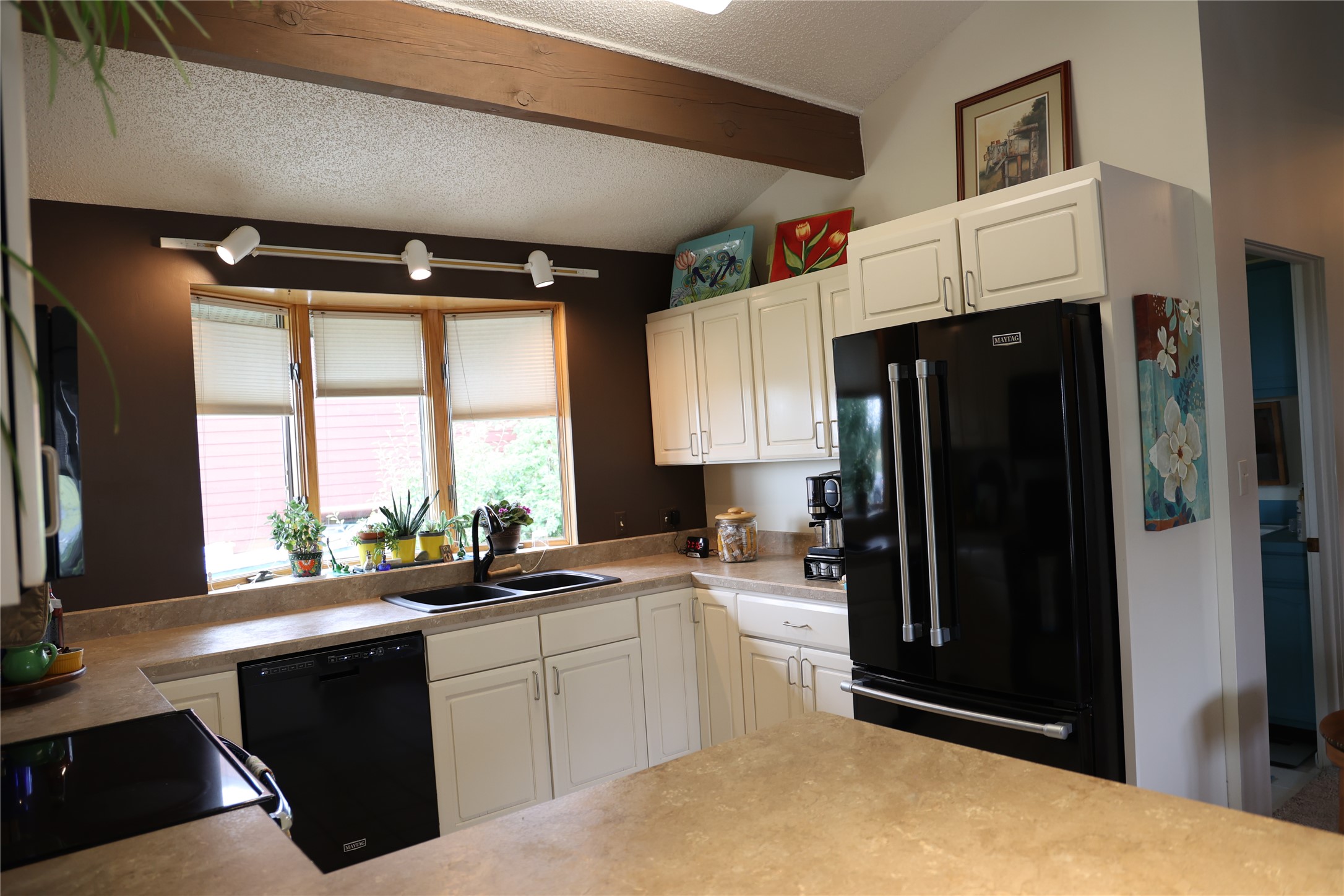 211 Illinois Avenue Property Photo 14