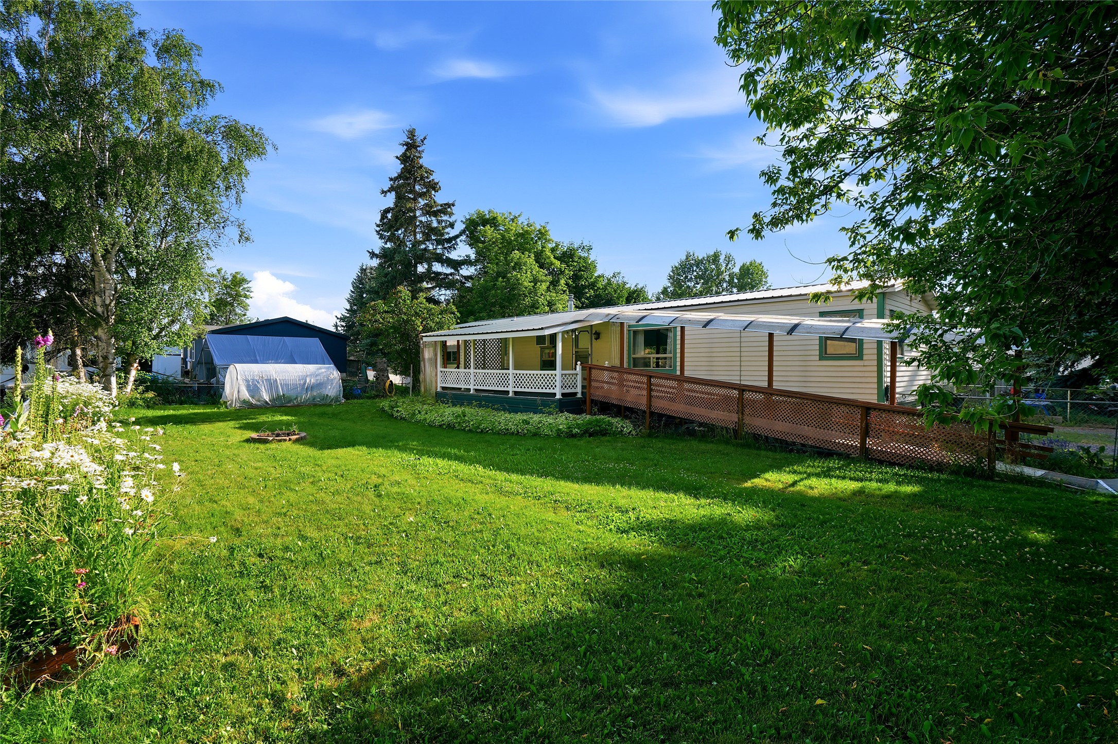636 E Evergreen Drive Property Photo 1