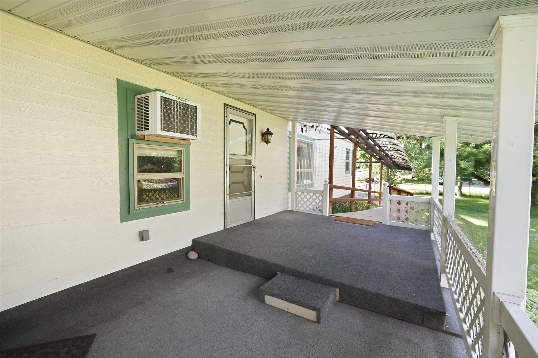 636 E Evergreen Drive Property Photo 5