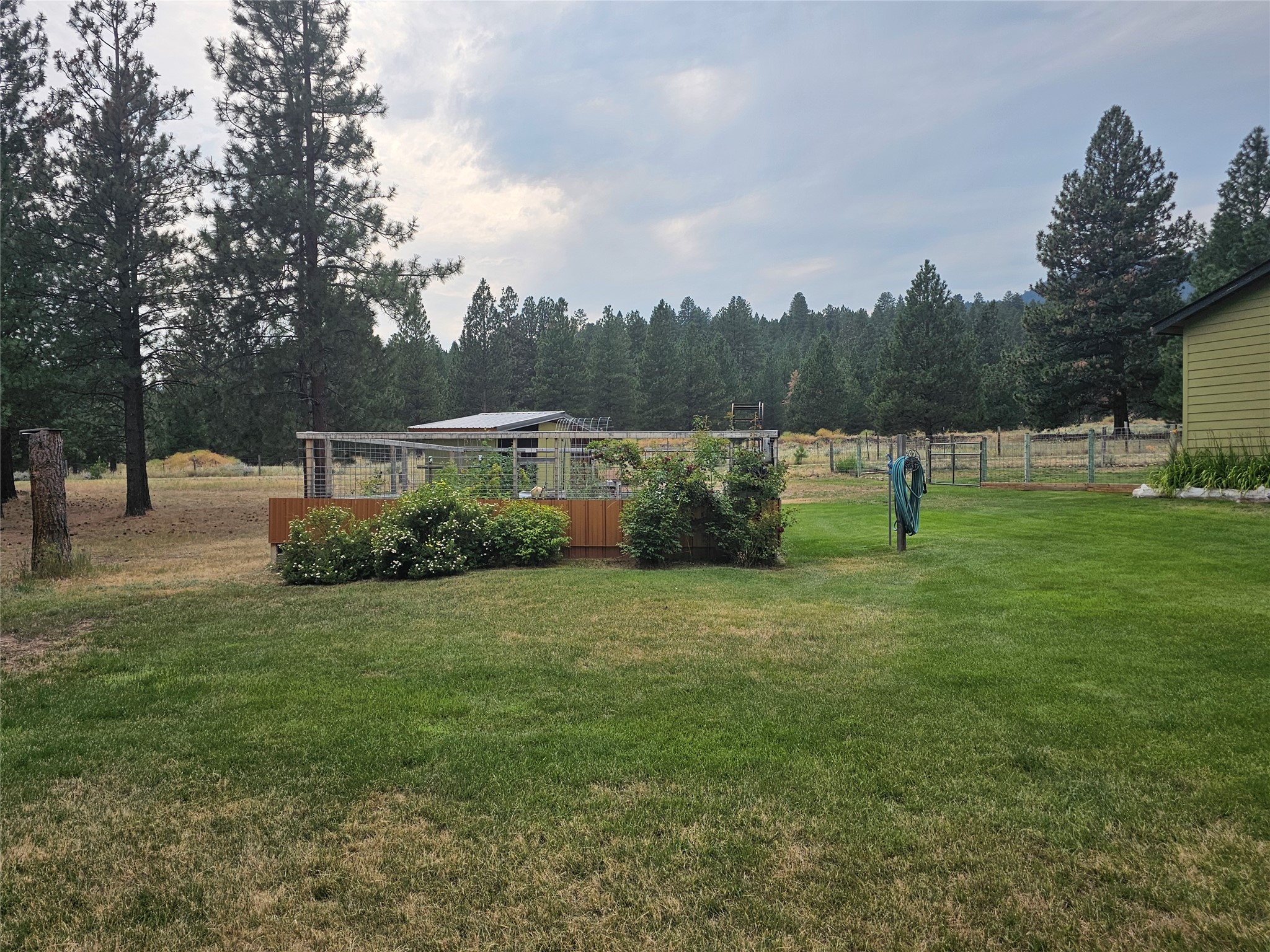 2825 Whites Lane Property Photo 3