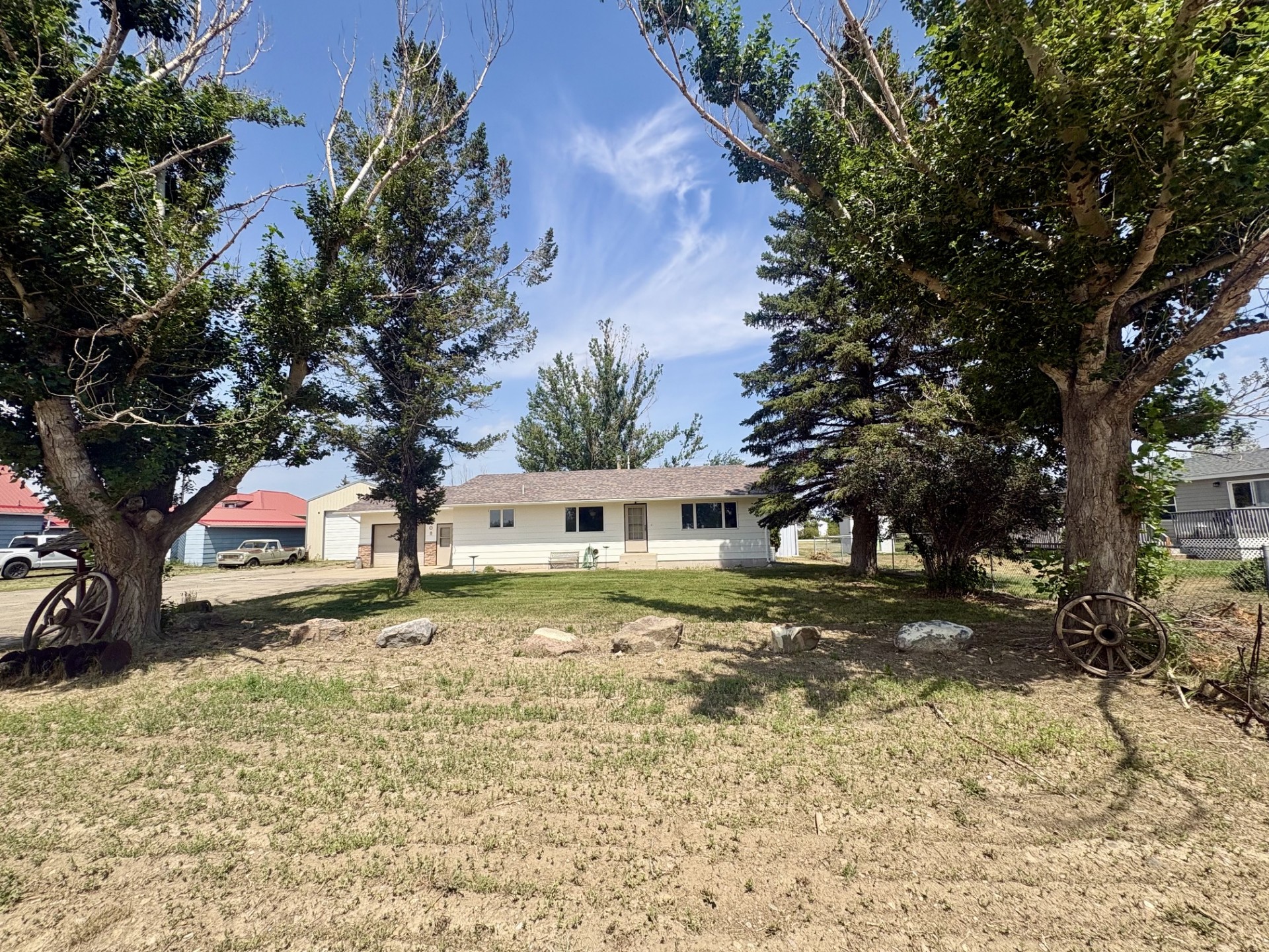 308 2nd Street E Property Photo 2