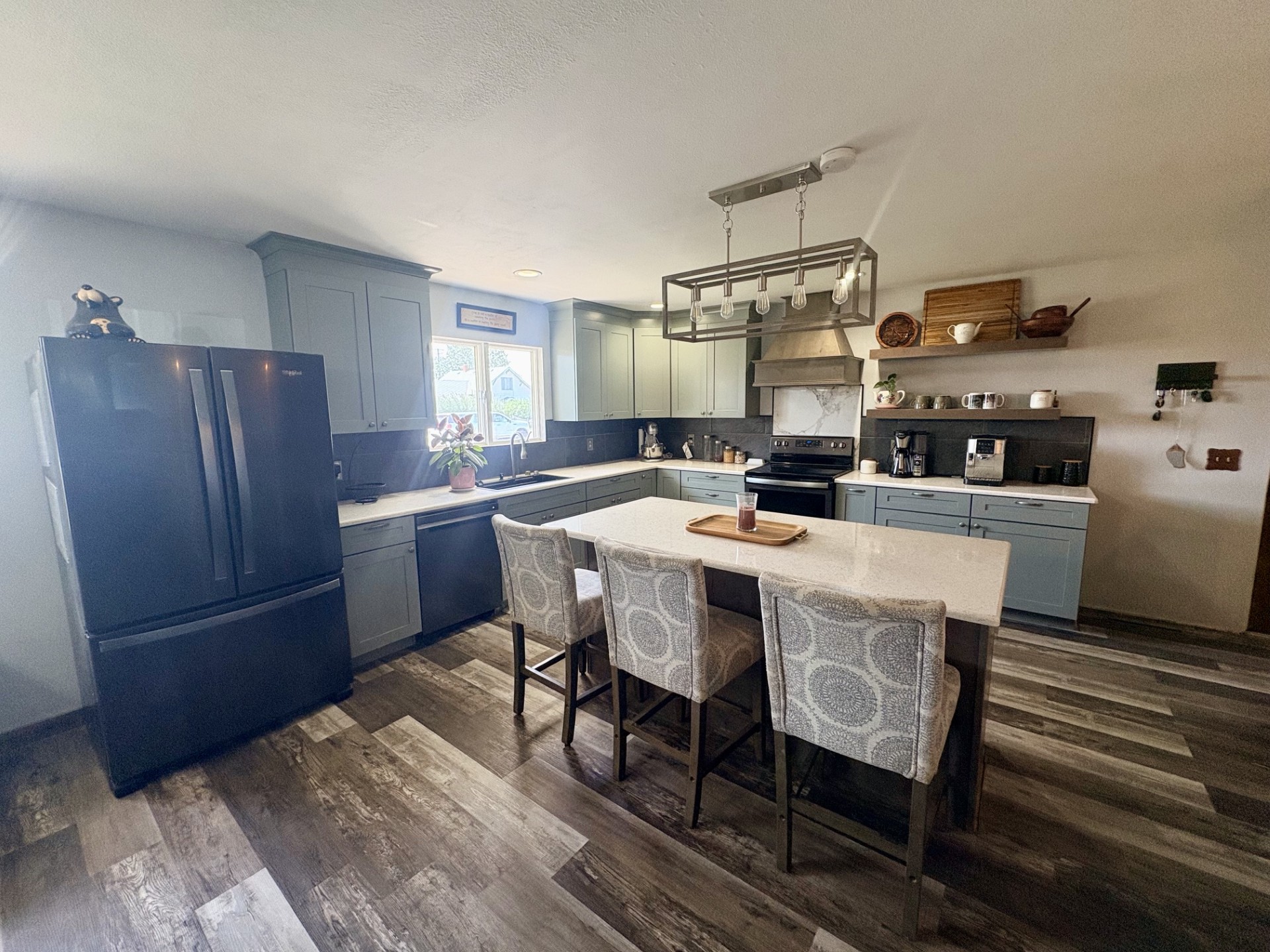 308 2nd Street E Property Photo 5