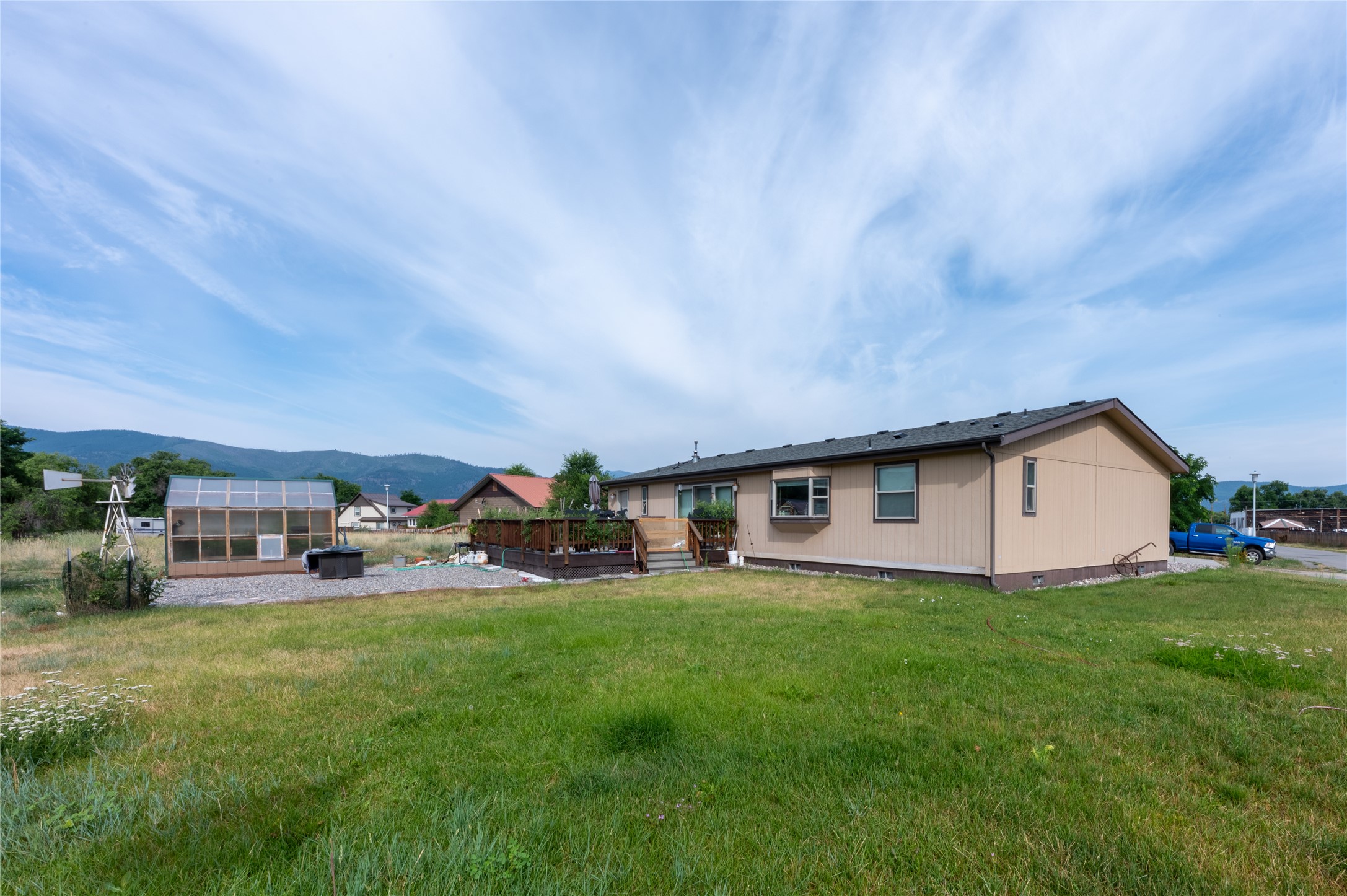 329 E Lynch Street Property Photo 6