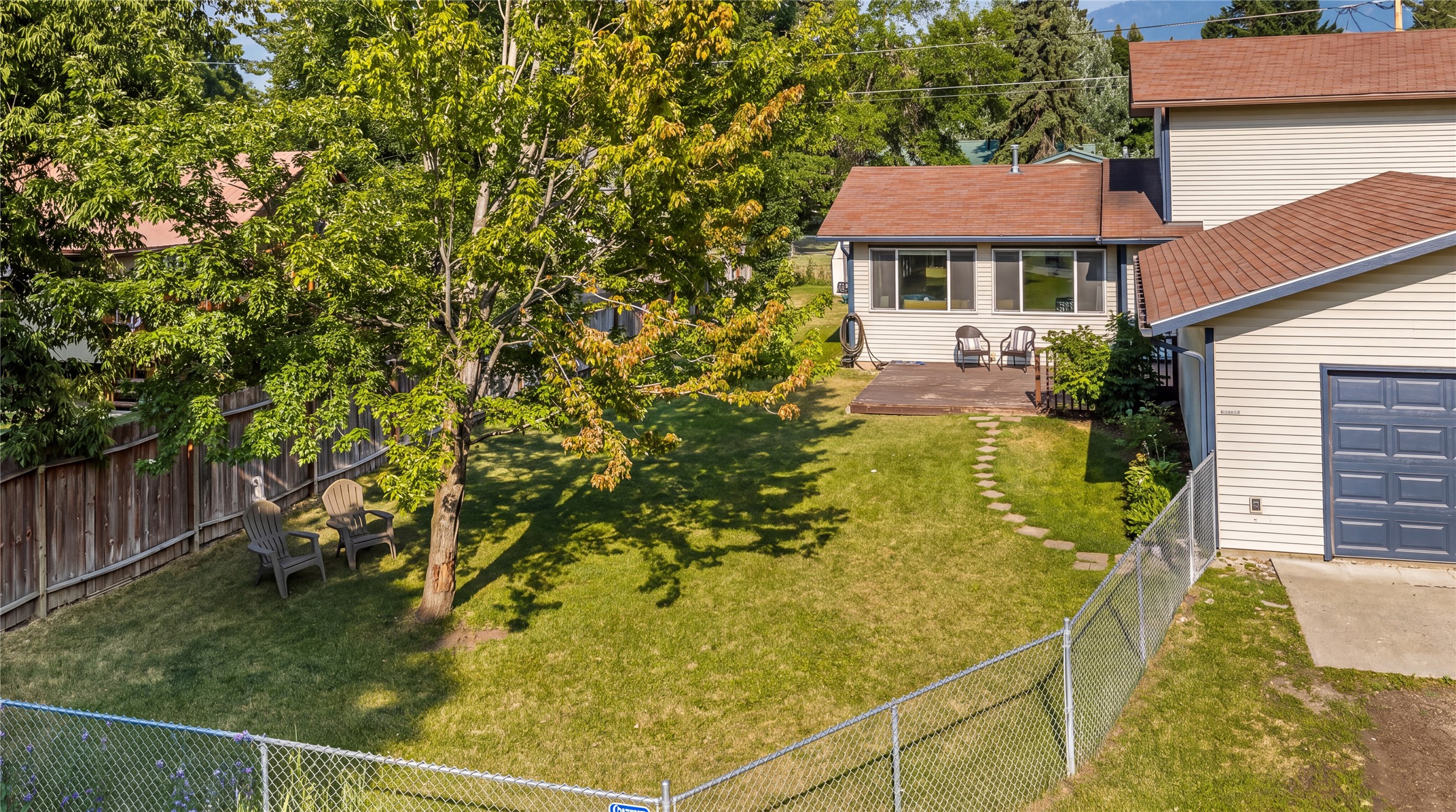 121 2nd Avenue E Property Photo 3