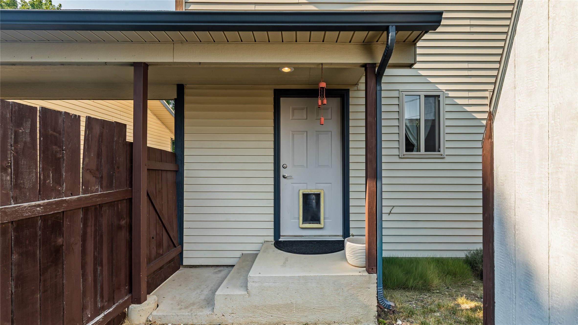 121 2nd Avenue E Property Photo 9