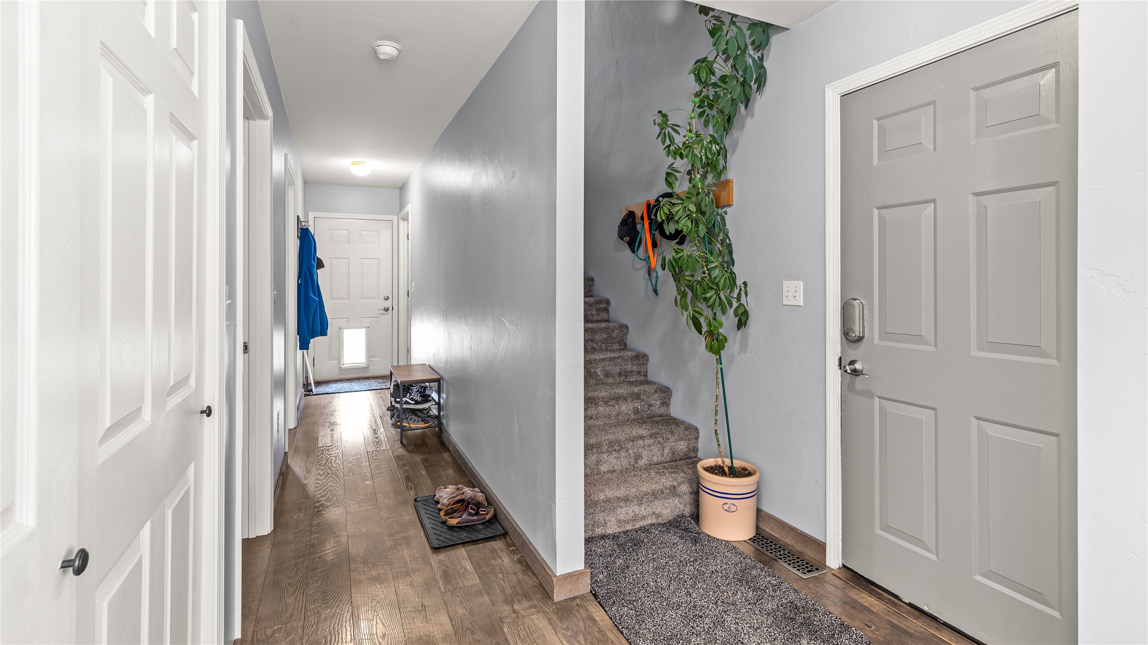 121 2nd Avenue E Property Photo 18